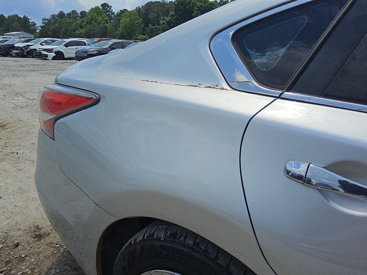 2015 Nissan Altima 2.5 S Silver vin: 1N4AL3AP8FN368646 Damage: Right Qtr Panel, Multiple Scratches Heavy, 4