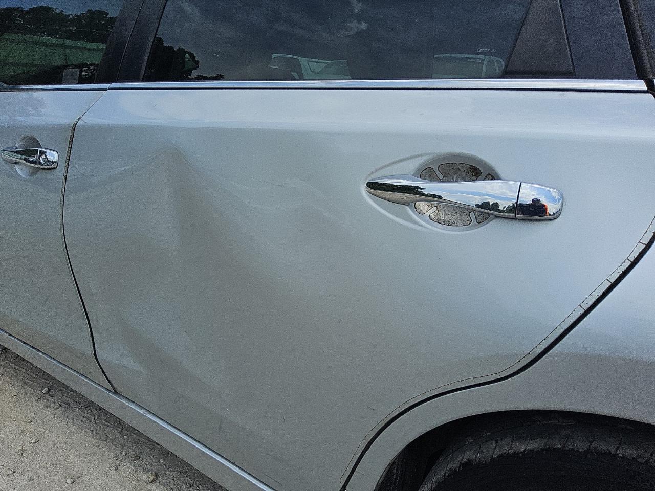 2015 Nissan Altima 2.5 S Silver vin: 1N4AL3AP8FN368646 Damage: Left Rear Door, Dent(S) W/ Paint Dmg, > 12 Inches