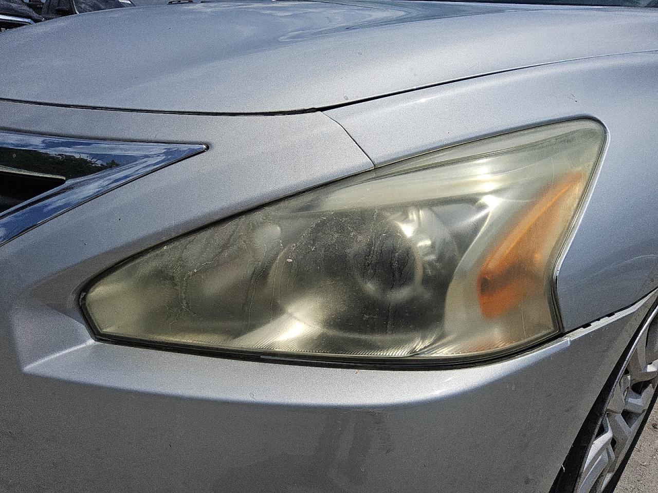 2015 Nissan Altima 2.5 S Silver vin: 1N4AL3AP8FN368646 Damage: Left Head Lamp, Faded, Repair Required