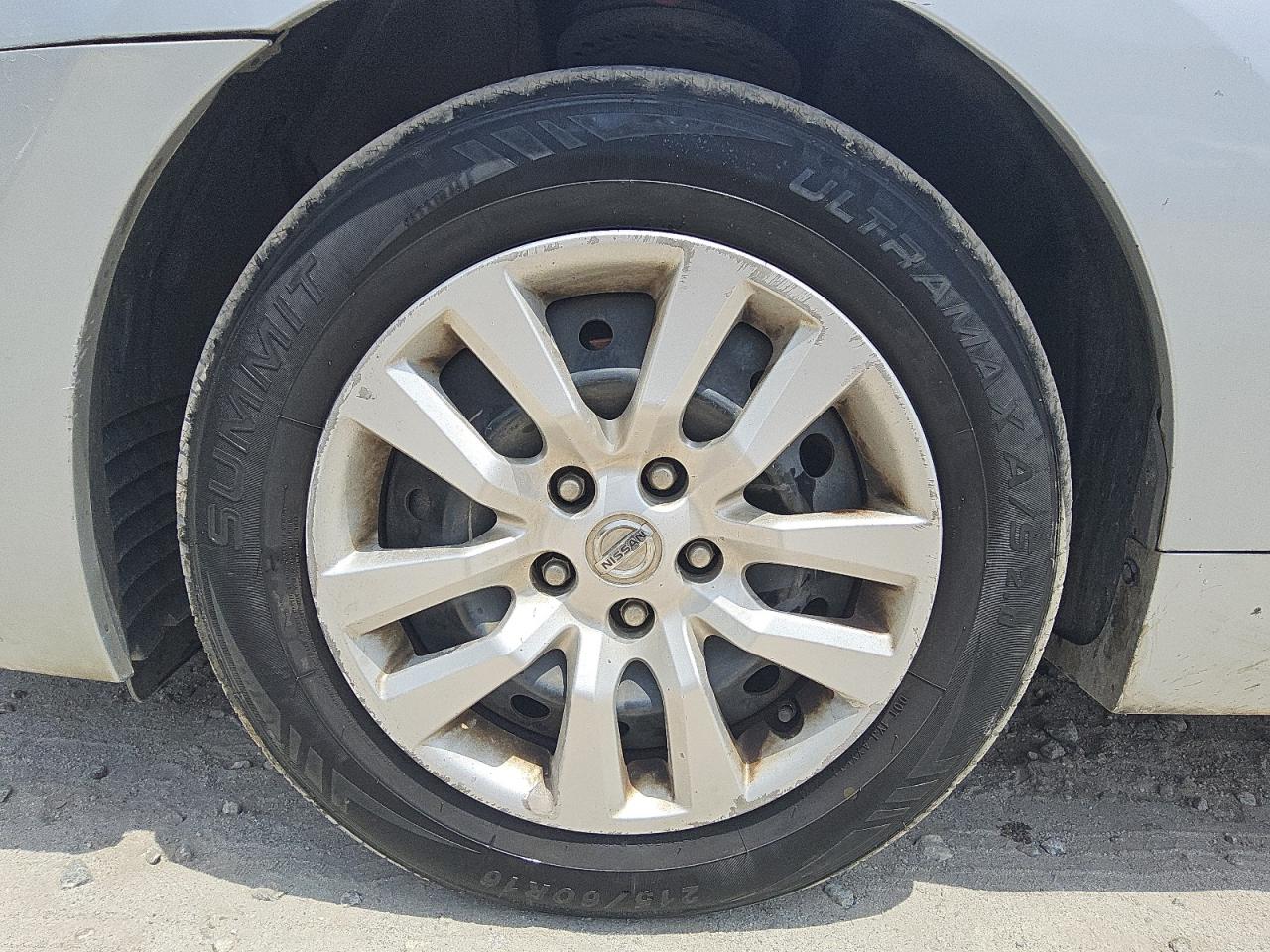 2015 Nissan Altima 2.5 S Silver vin: 1N4AL3AP8FN368646 Damage: Left Front Wheel Cover, Rust, Repair Required