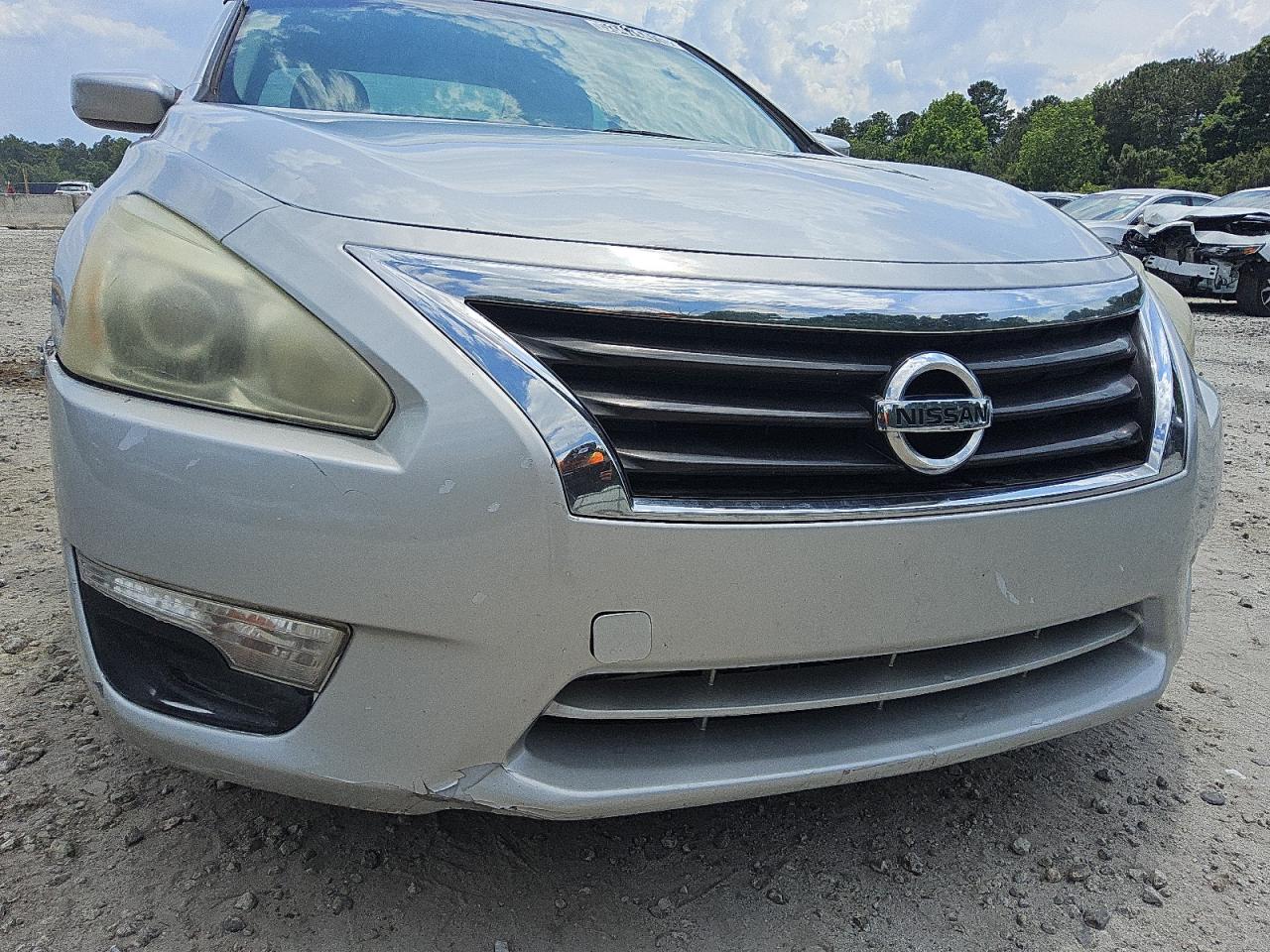 2015 Nissan Altima 2.5 S Silver vin: 1N4AL3AP8FN368646 Damage: Front Bumper, Broken, Replacement Required