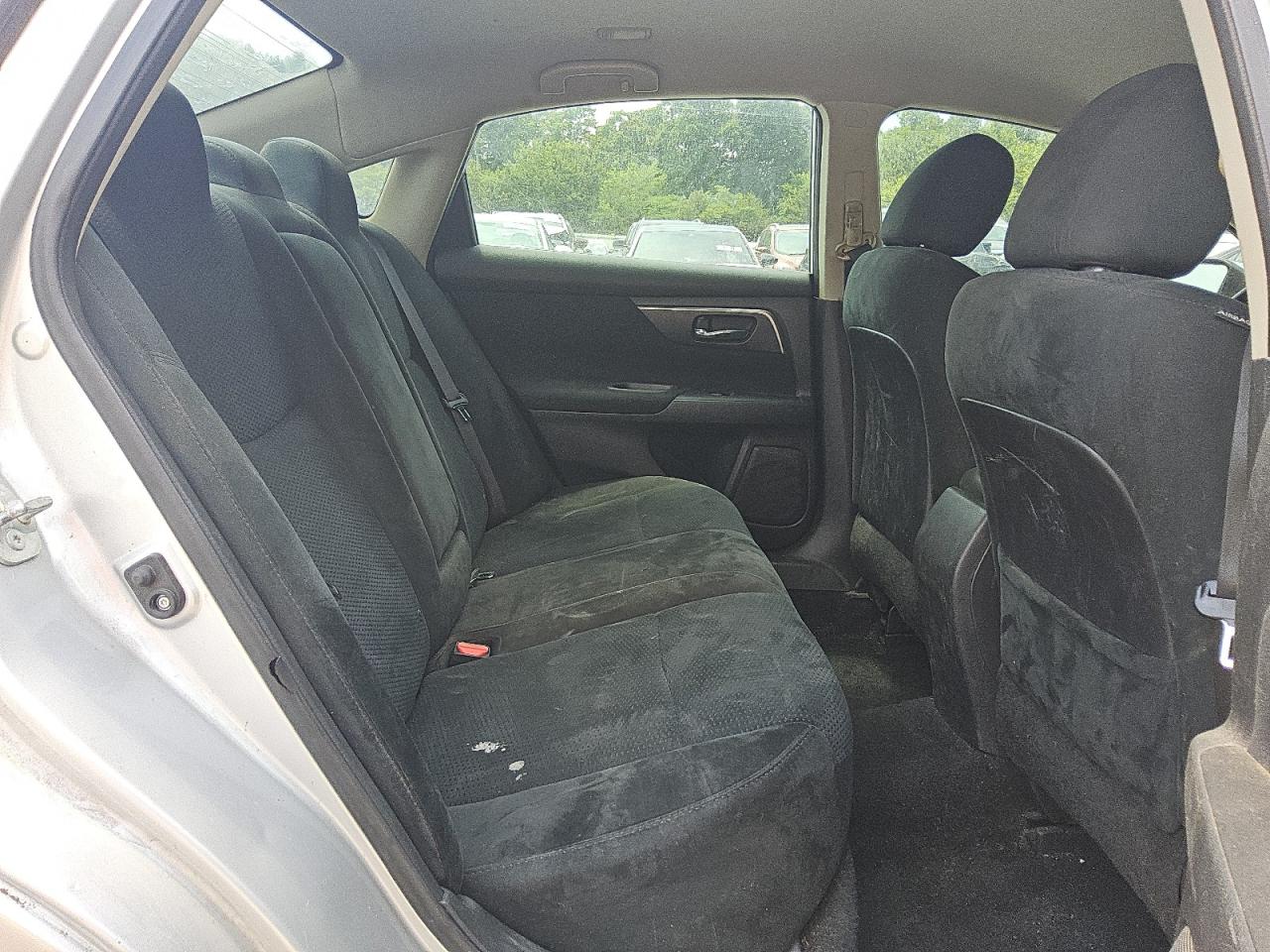 2015 Nissan Altima 2.5 S Silver vin: 1N4AL3AP8FN368646 Damage: Left Rear Seat, Stained, Permanent