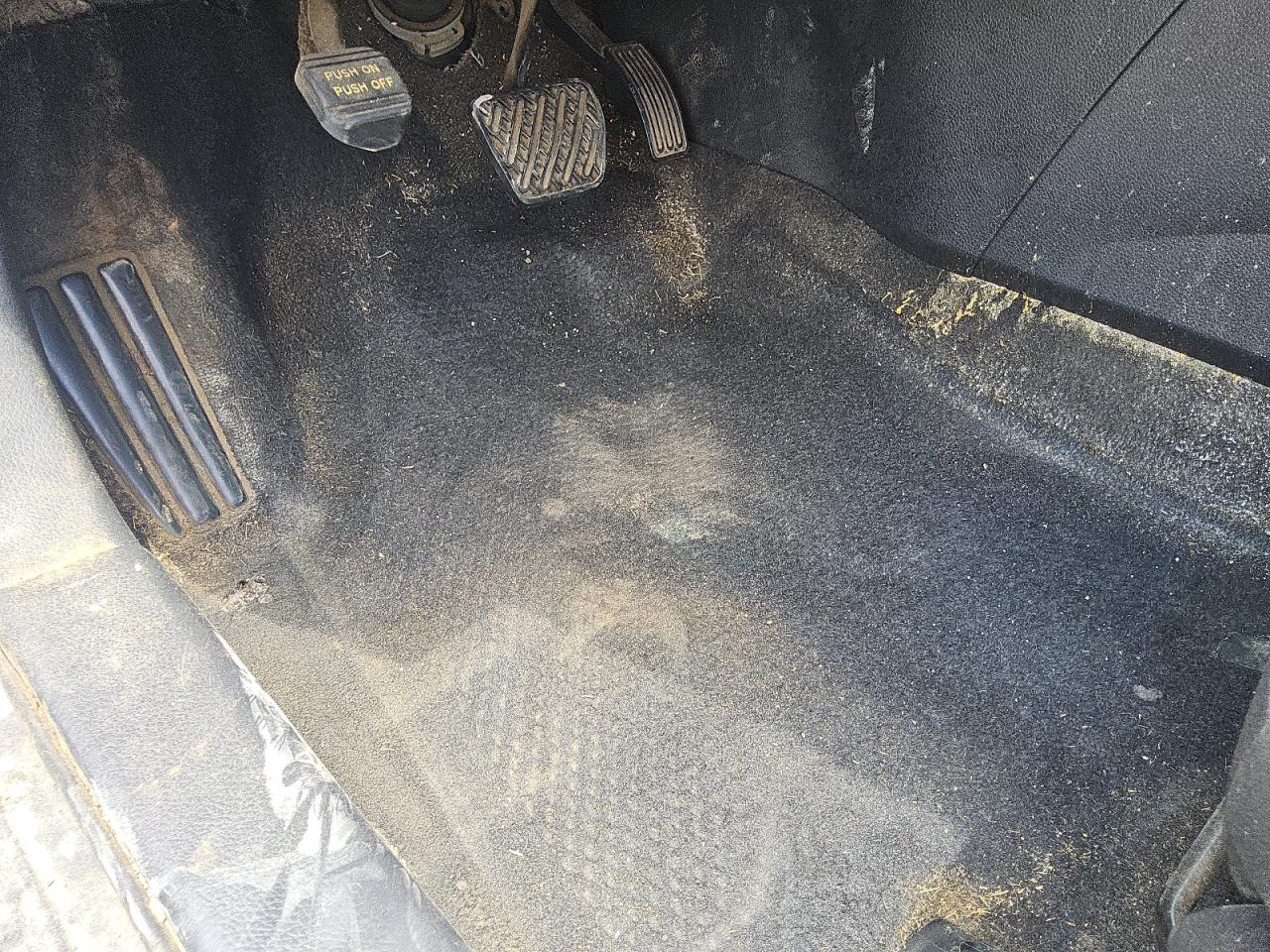 2015 Nissan Altima 2.5 S Silver vin: 1N4AL3AP8FN368646 Damage: Left Front Carpet, Stained, Permanent