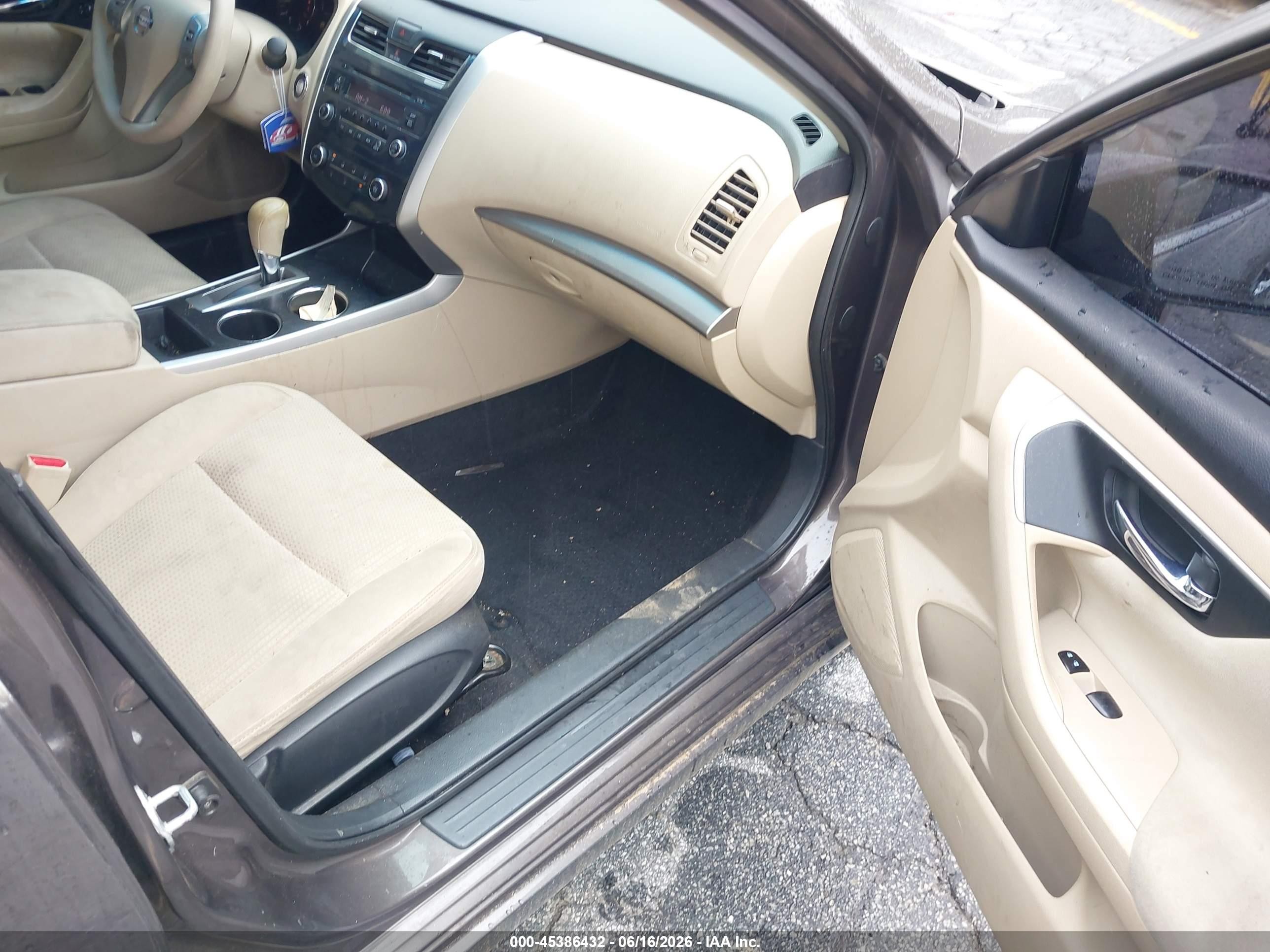 2015 Nissan Altima 2.5 S Коричневый vin: 1N4AL3AP8FN377587