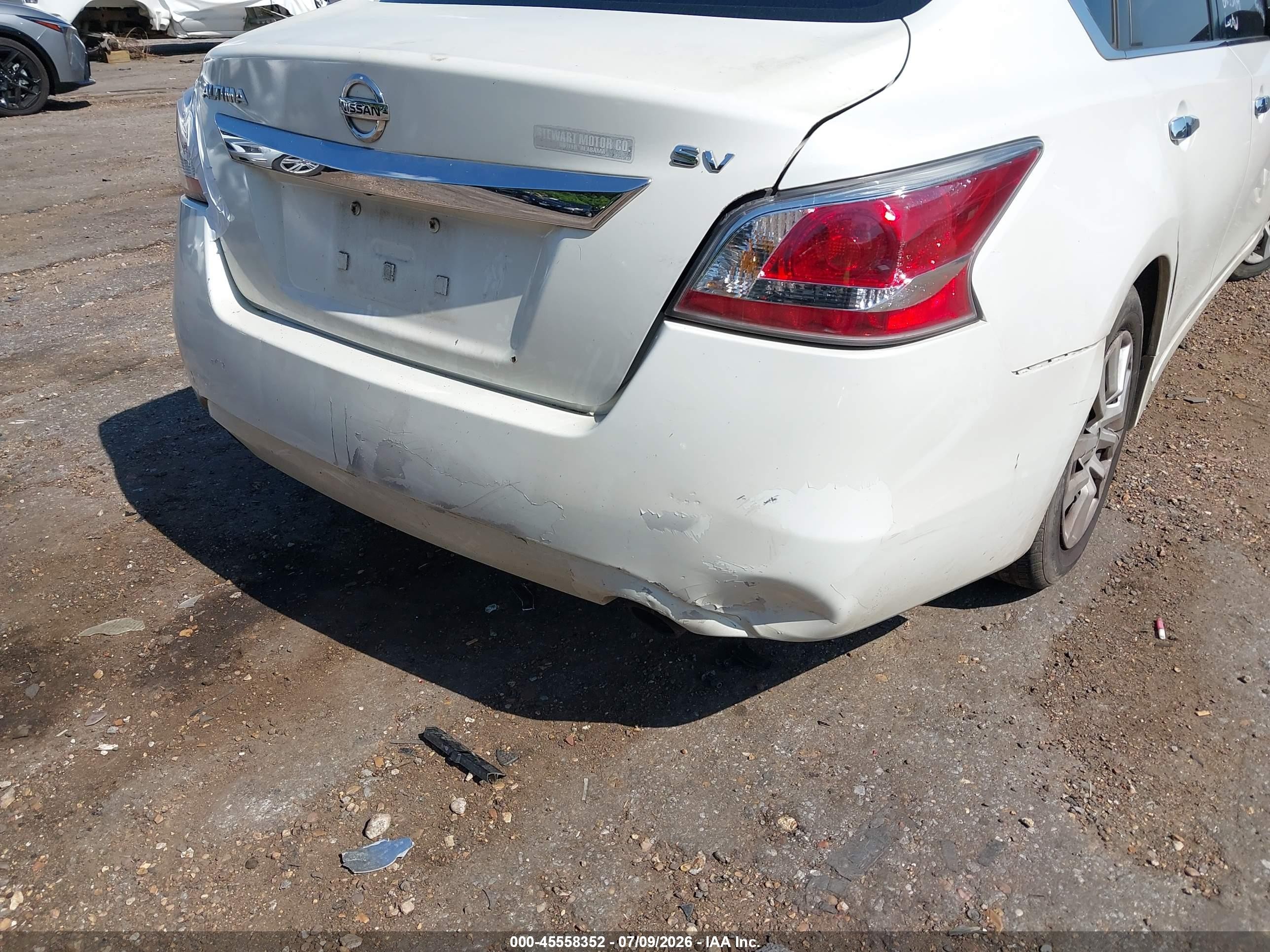 2015 Nissan Altima 2.5/2.5 S/2.5 Sl/2.5 Sv White vin: 1N4AL3AP8FN379923