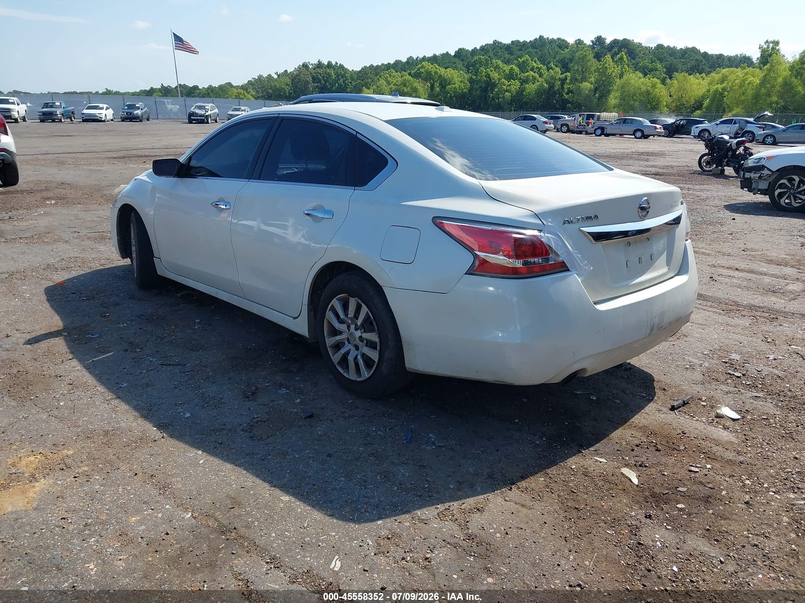 2015 Nissan Altima 2.5/2.5 S/2.5 Sl/2.5 Sv White vin: 1N4AL3AP8FN379923