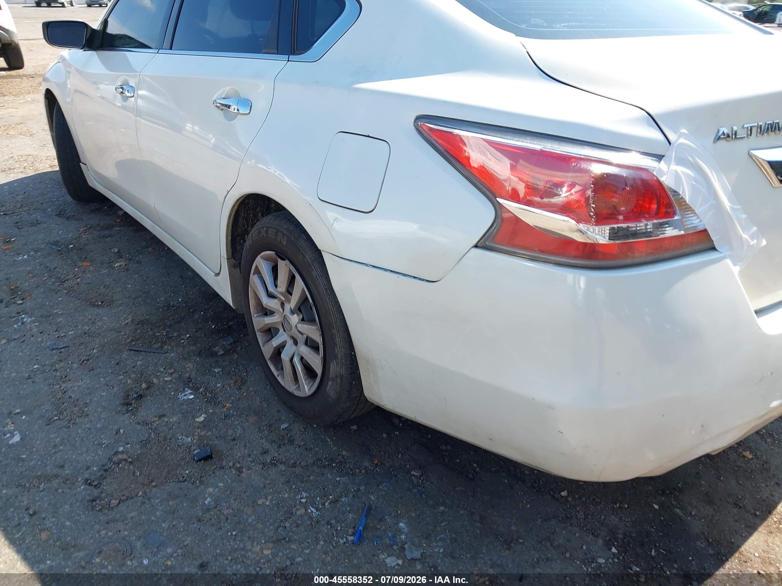 2015 Nissan Altima 2.5/2.5 S/2.5 Sl/2.5 Sv White vin: 1N4AL3AP8FN379923
