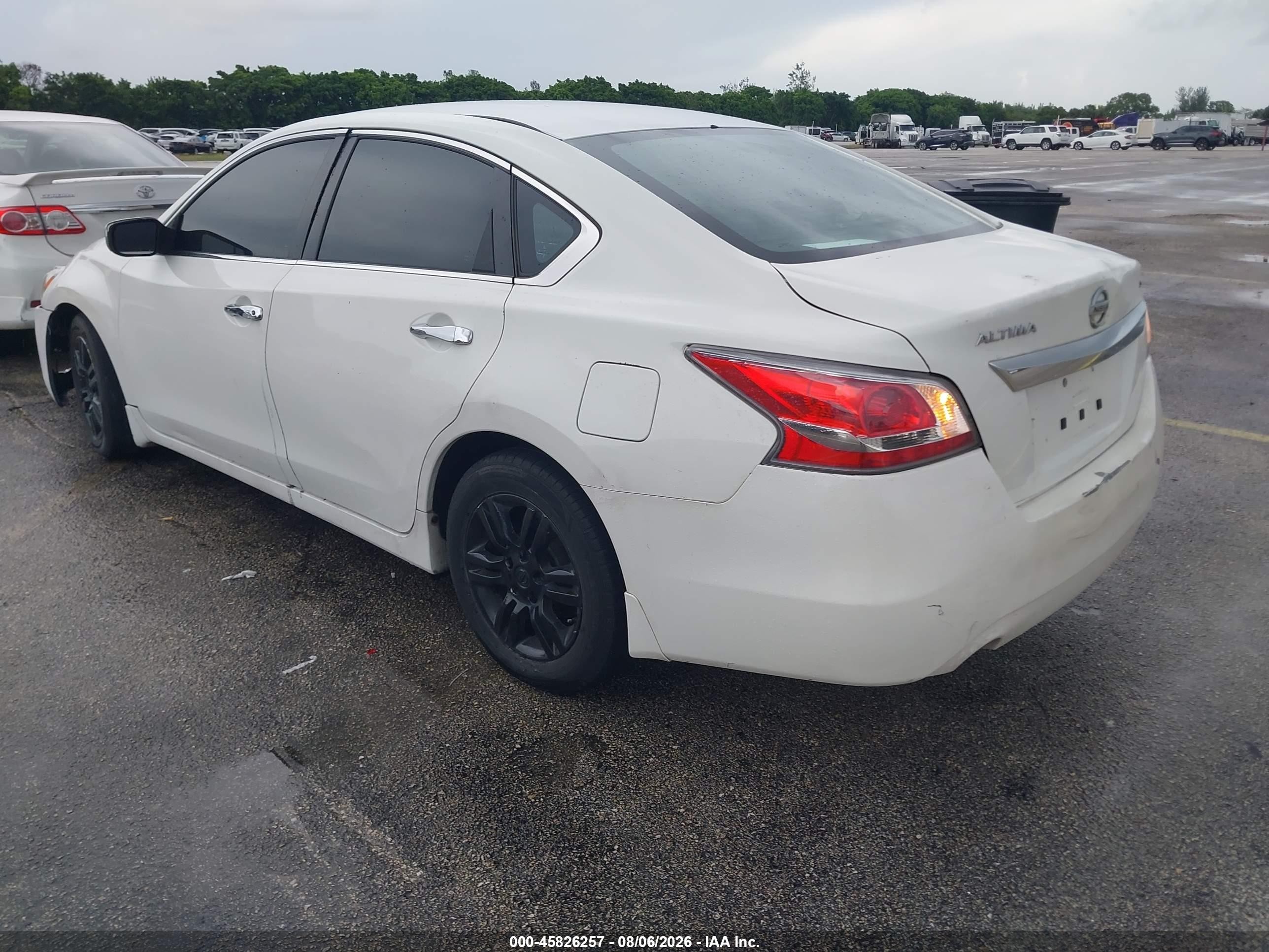 2015 Nissan Altima 2.5 S White vin: 1N4AL3AP8FN388959