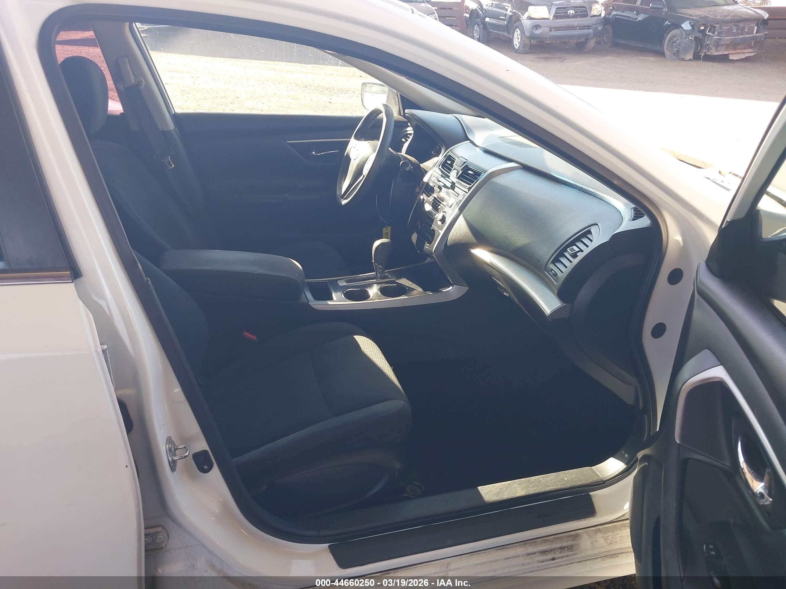 2015 Nissan Altima 2.5/2.5 S/2.5 Sl/2.5 Sv Белый vin: 1N4AL3AP8FN398455