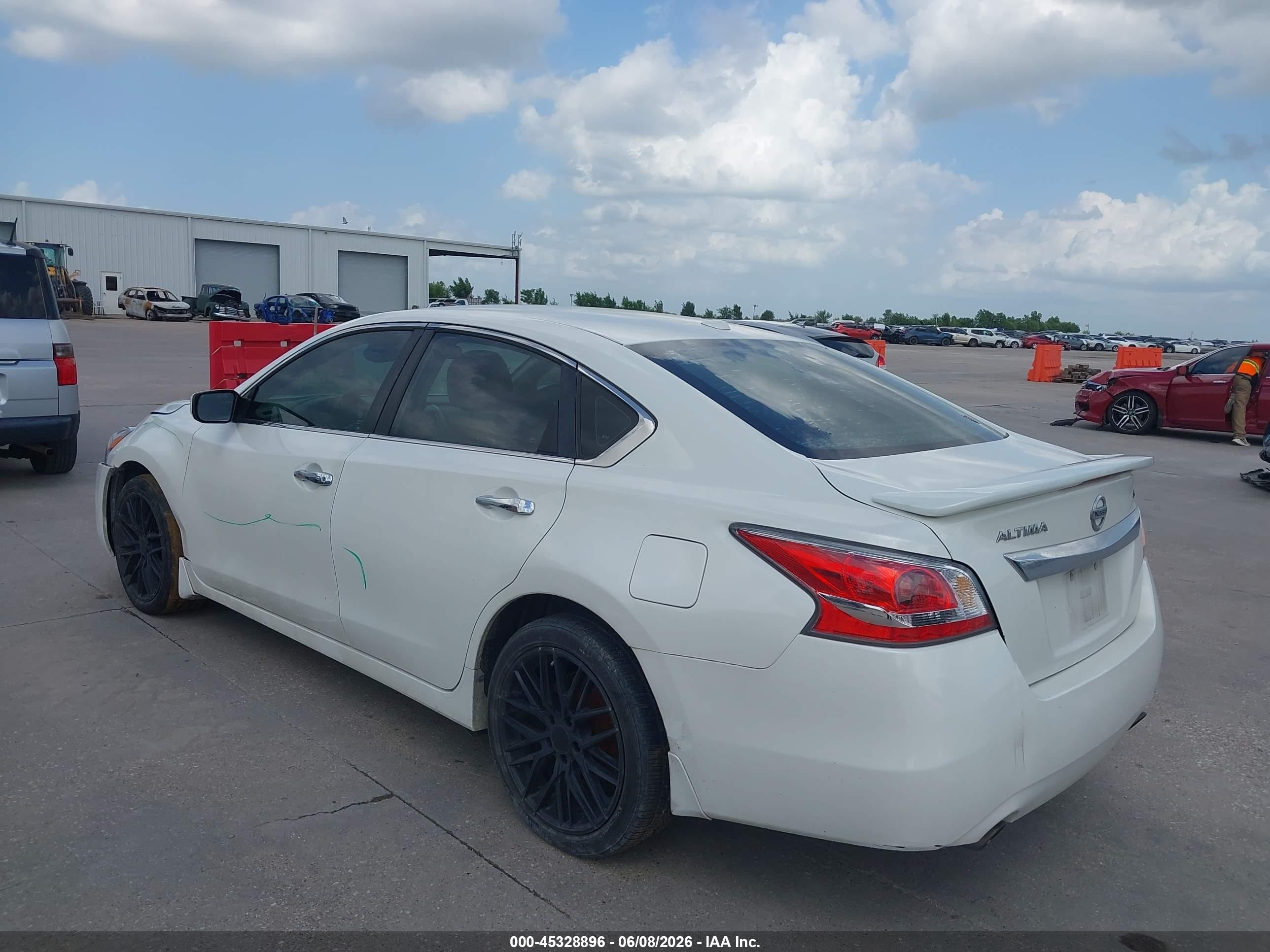 2015 Nissan Altima 2.5 S White vin: 1N4AL3AP8FN406778