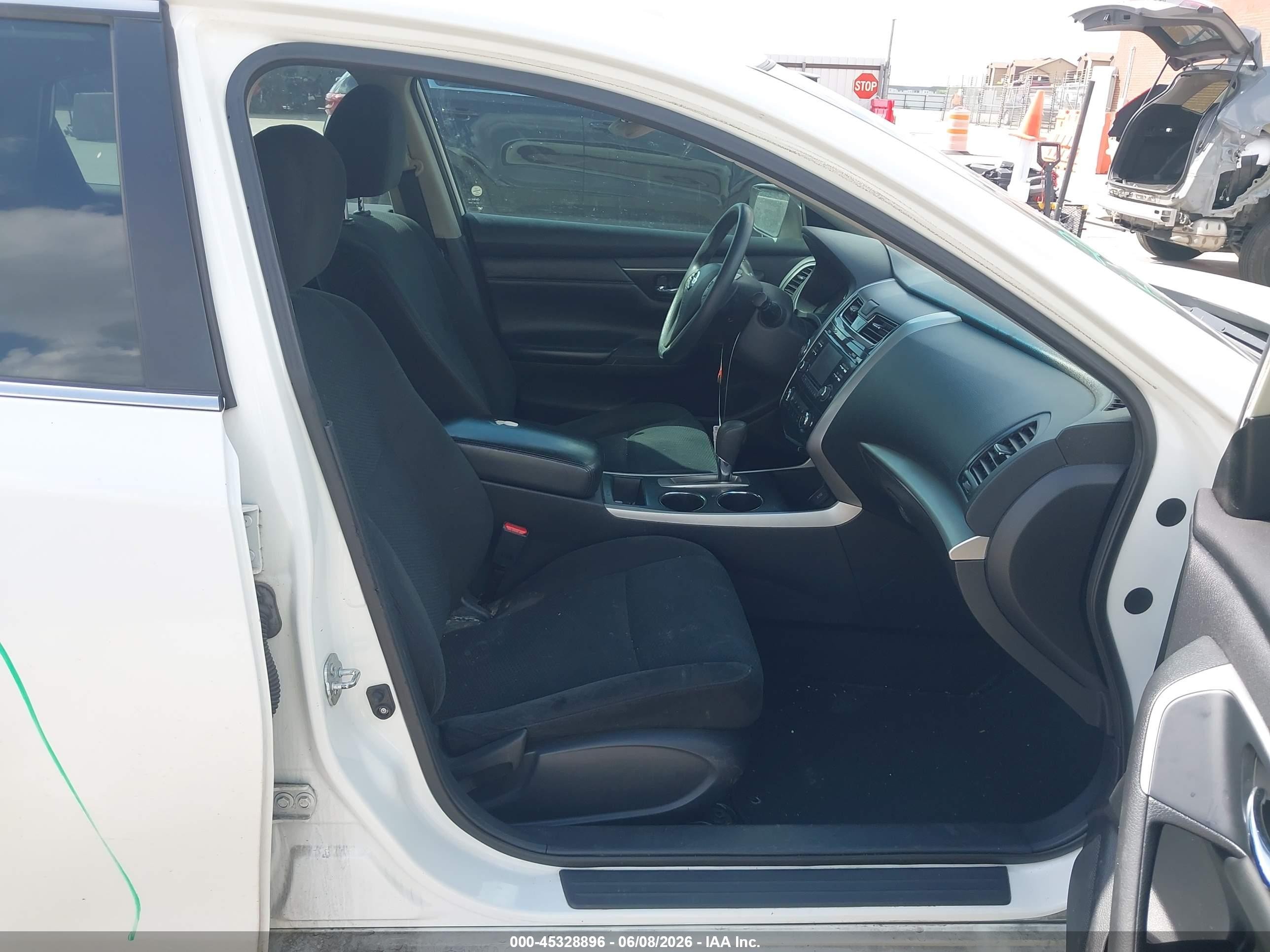 2015 Nissan Altima 2.5 S White vin: 1N4AL3AP8FN406778