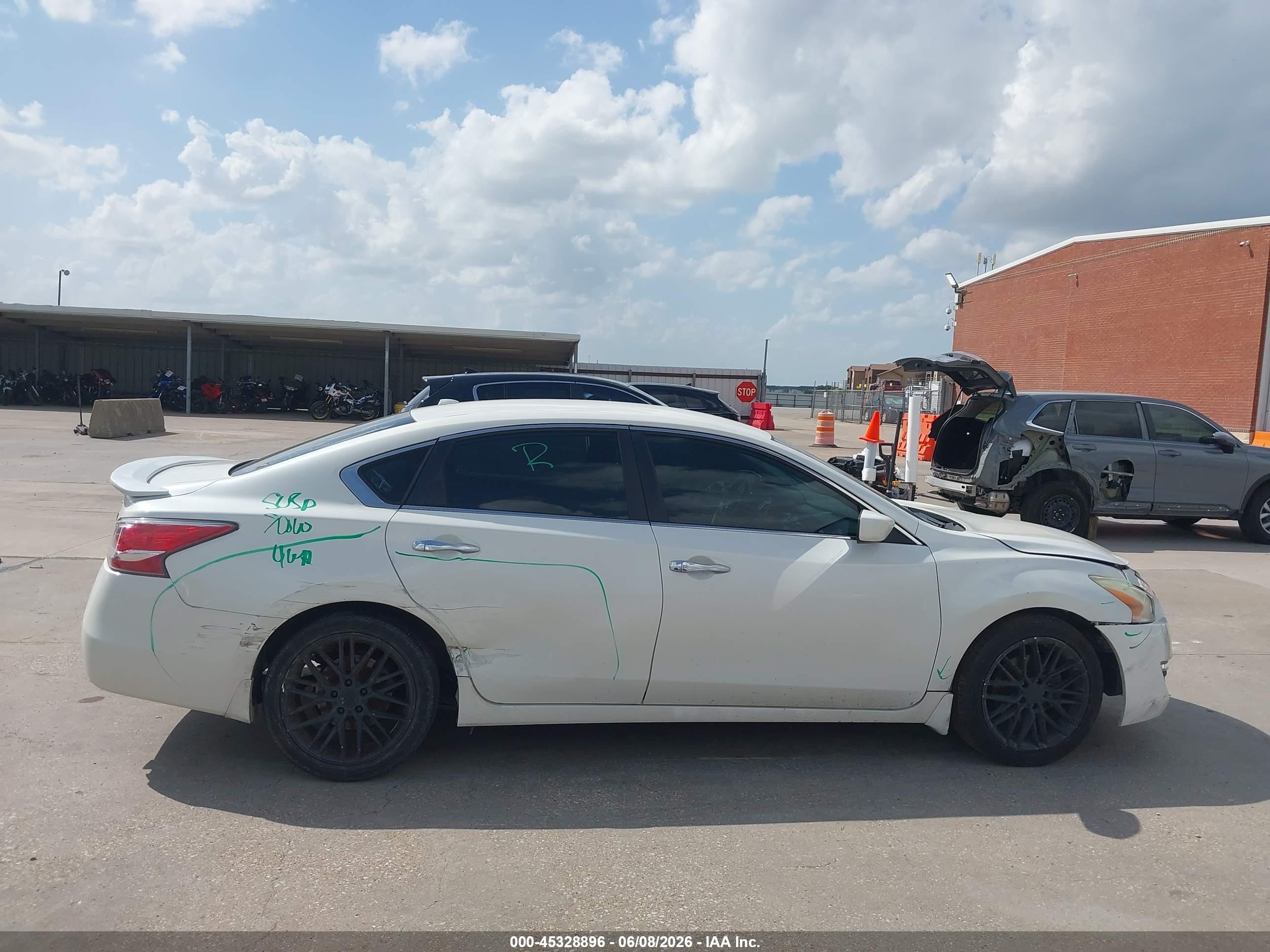 2015 Nissan Altima 2.5 S White vin: 1N4AL3AP8FN406778