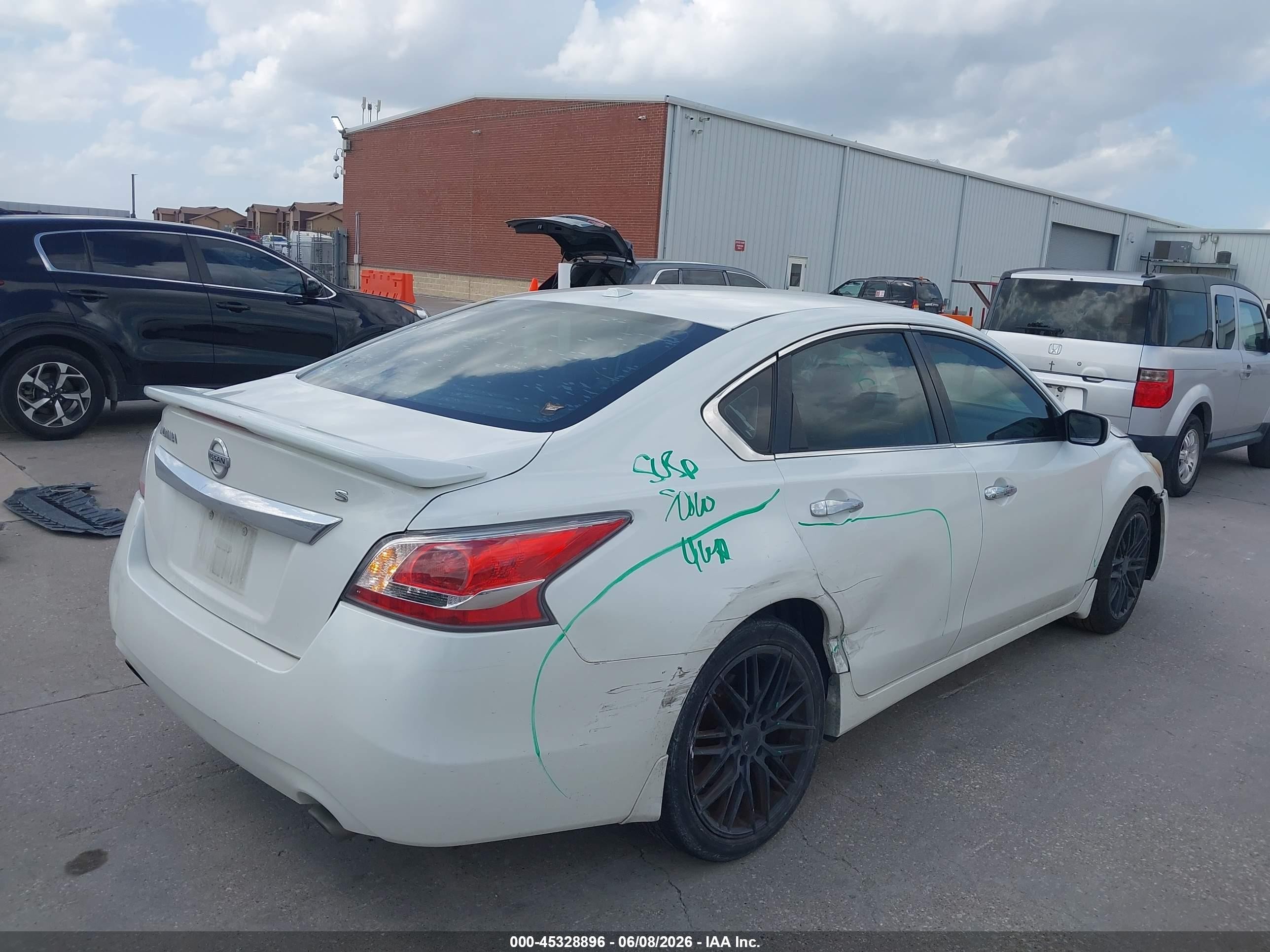 2015 Nissan Altima 2.5 S White vin: 1N4AL3AP8FN406778