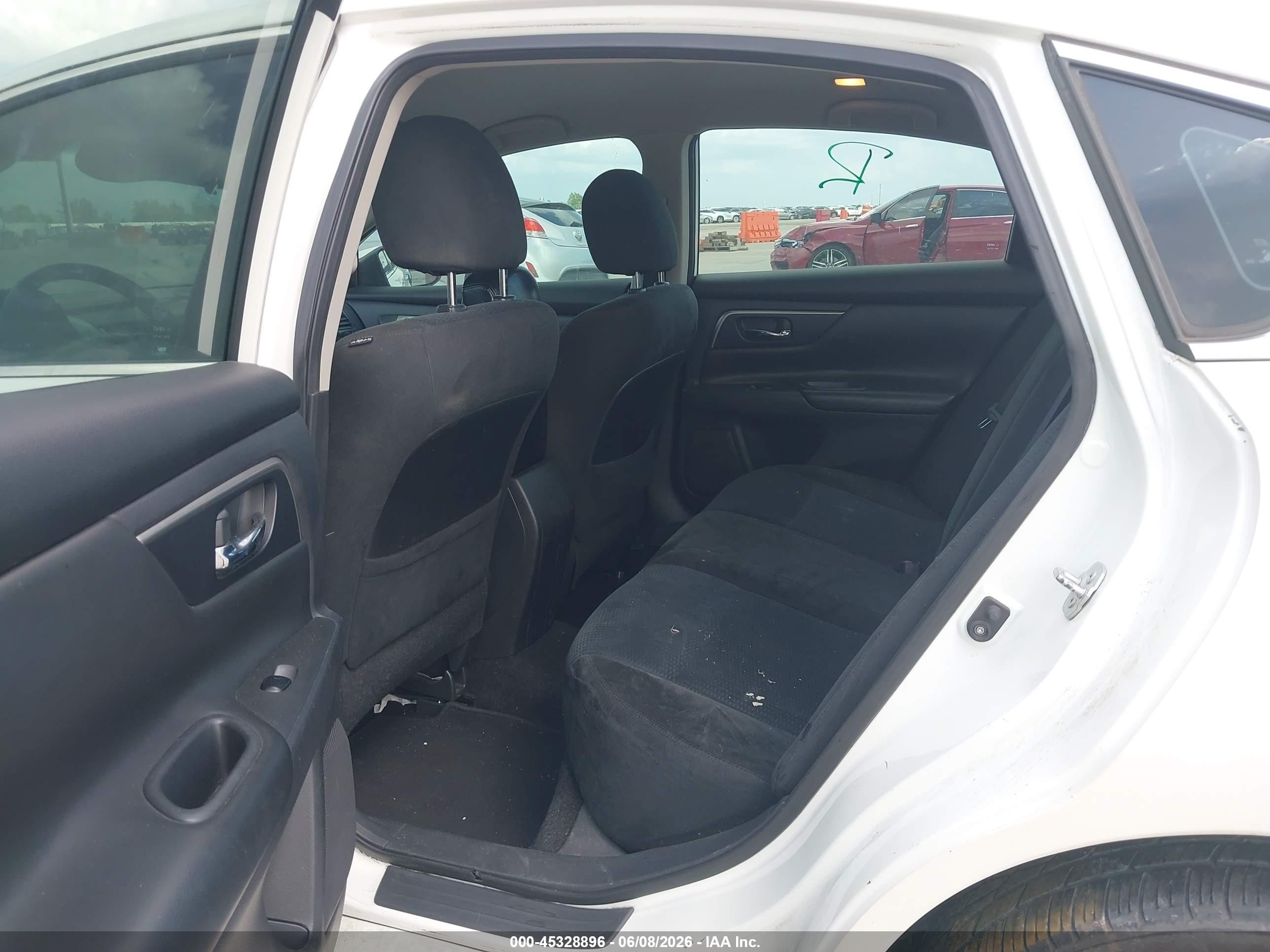 2015 Nissan Altima 2.5 S White vin: 1N4AL3AP8FN406778