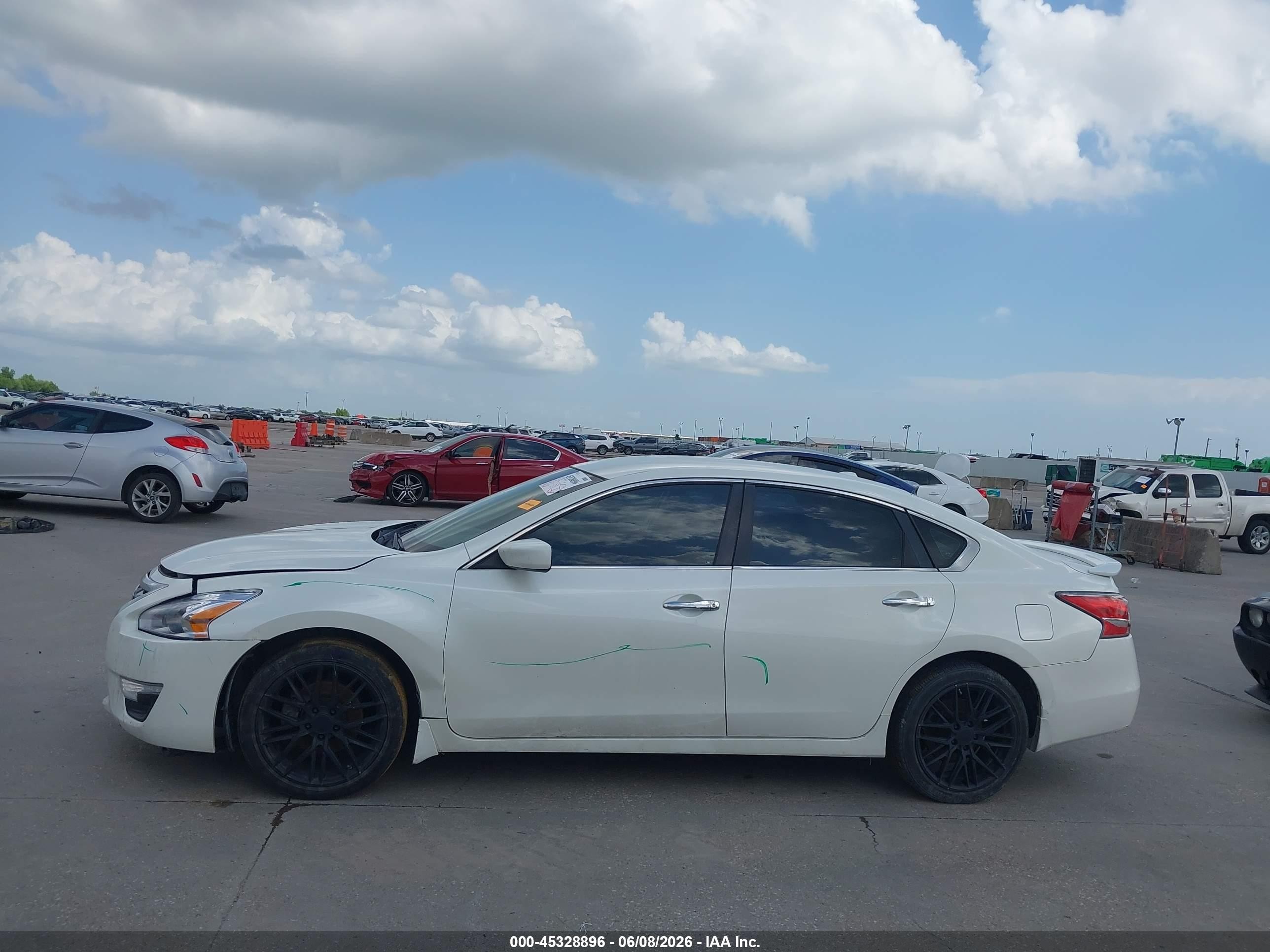 2015 Nissan Altima 2.5 S White vin: 1N4AL3AP8FN406778