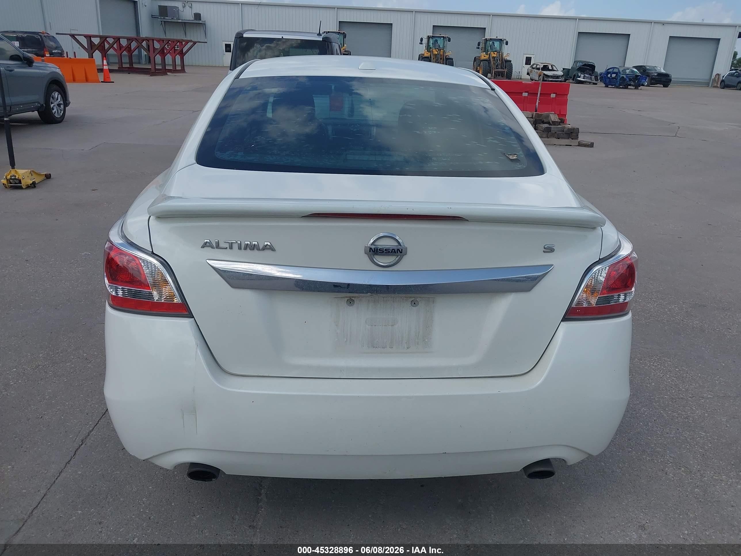 2015 Nissan Altima 2.5 S White vin: 1N4AL3AP8FN406778