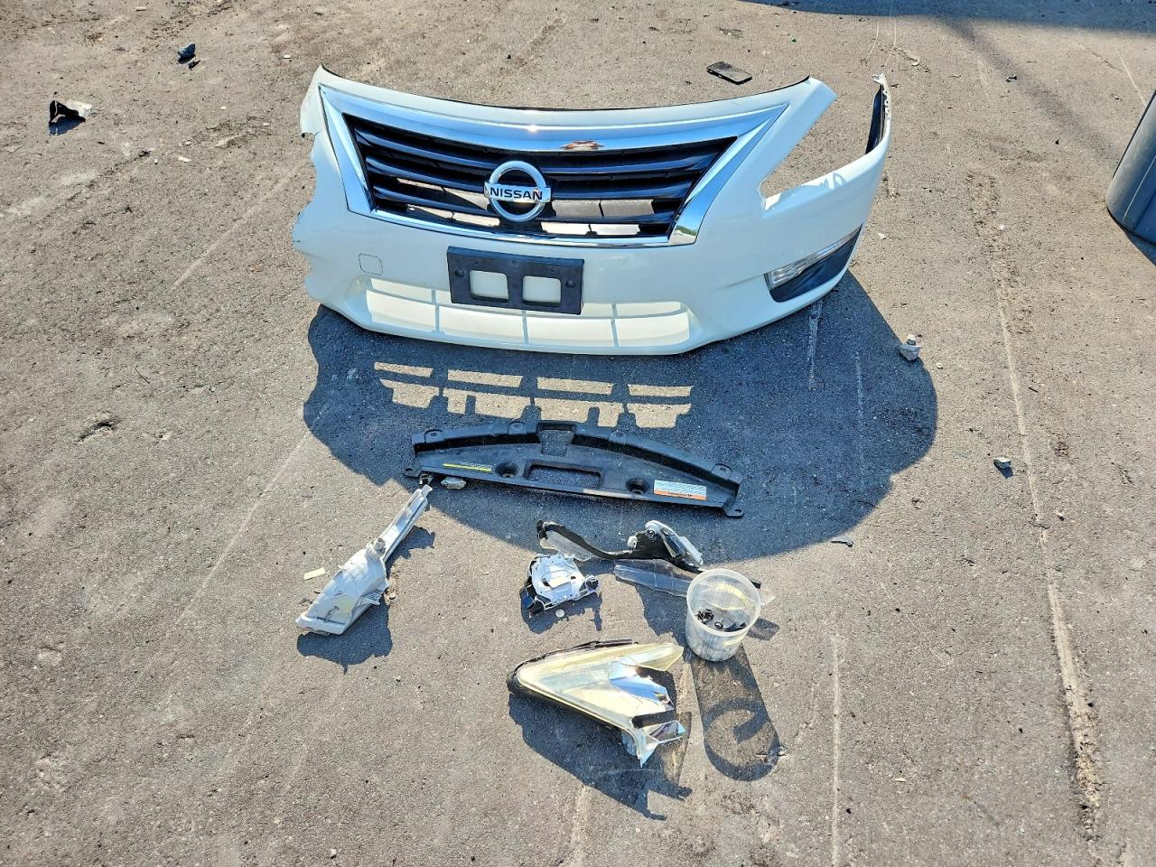 2015 Nissan Altima 2.5 S White vin: 1N4AL3AP8FN868399