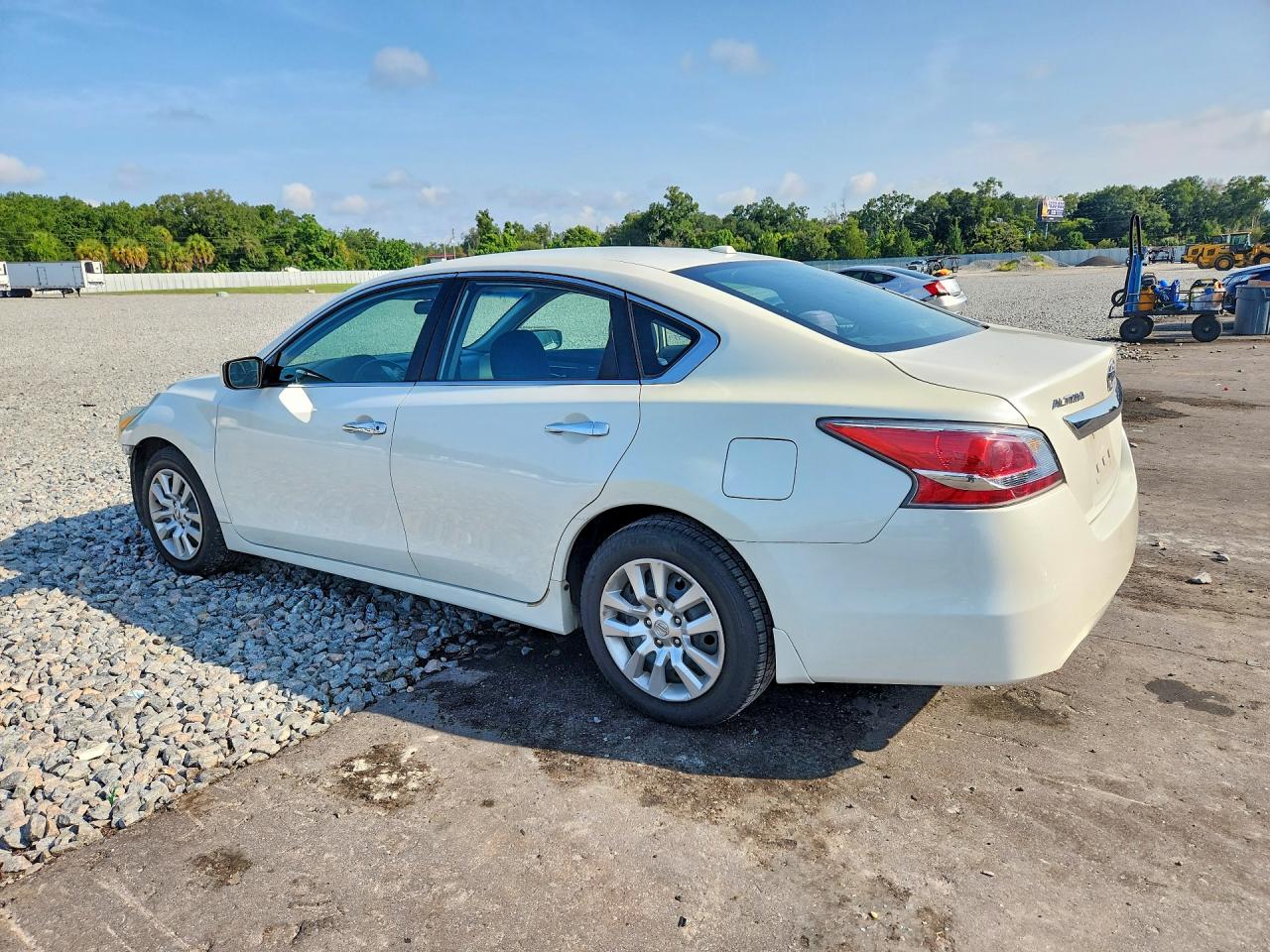2015 Nissan Altima 2.5 S White vin: 1N4AL3AP8FN868399