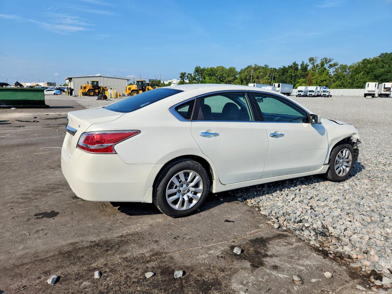 2015 Nissan Altima 2.5 S White vin: 1N4AL3AP8FN868399