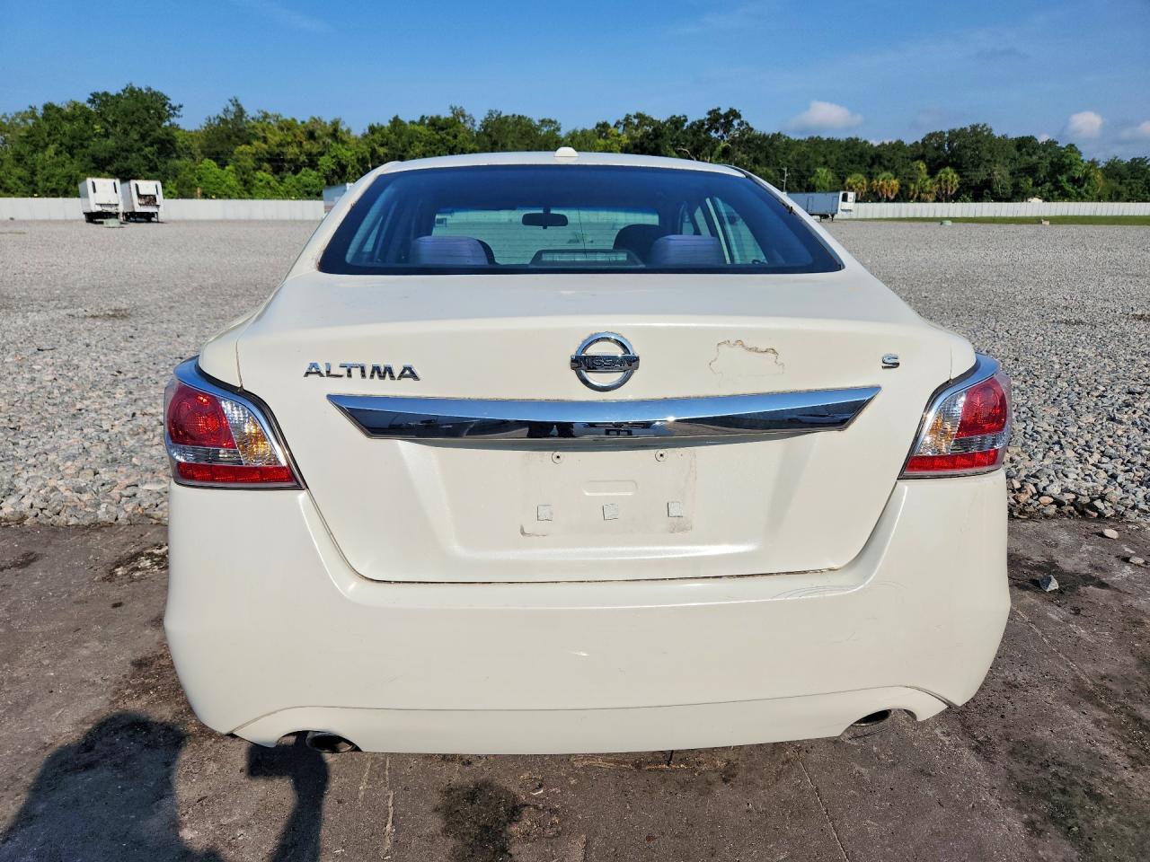 2015 Nissan Altima 2.5 S White vin: 1N4AL3AP8FN868399