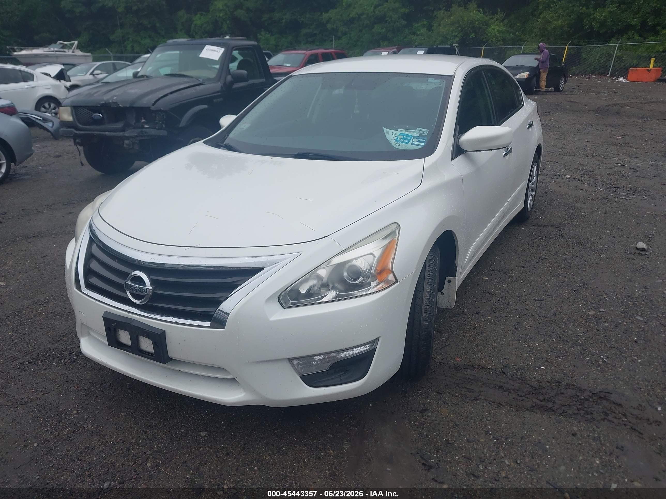 2015 Nissan Altima 2.5 S White vin: 1N4AL3AP8FN872257