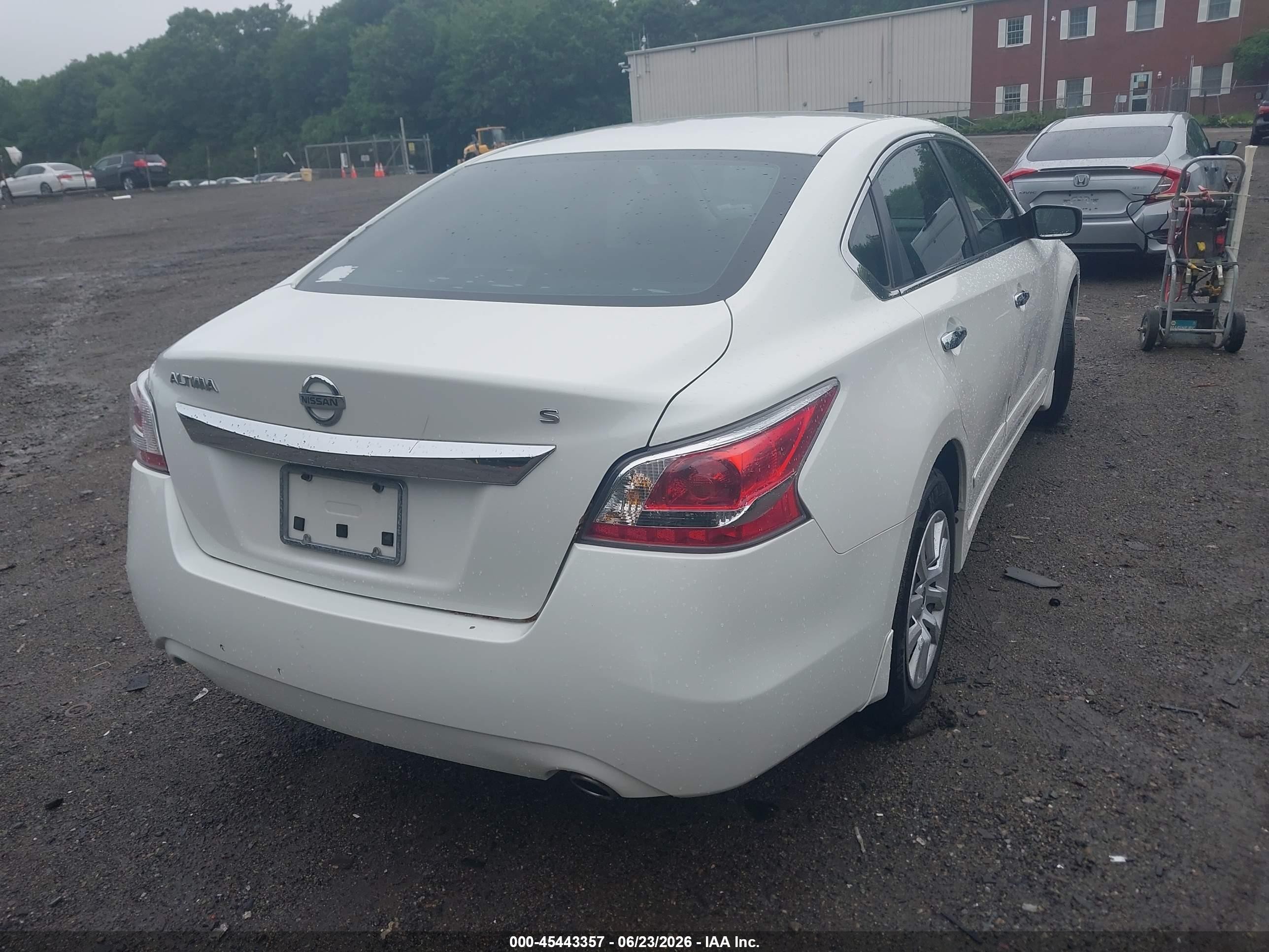2015 Nissan Altima 2.5 S White vin: 1N4AL3AP8FN872257