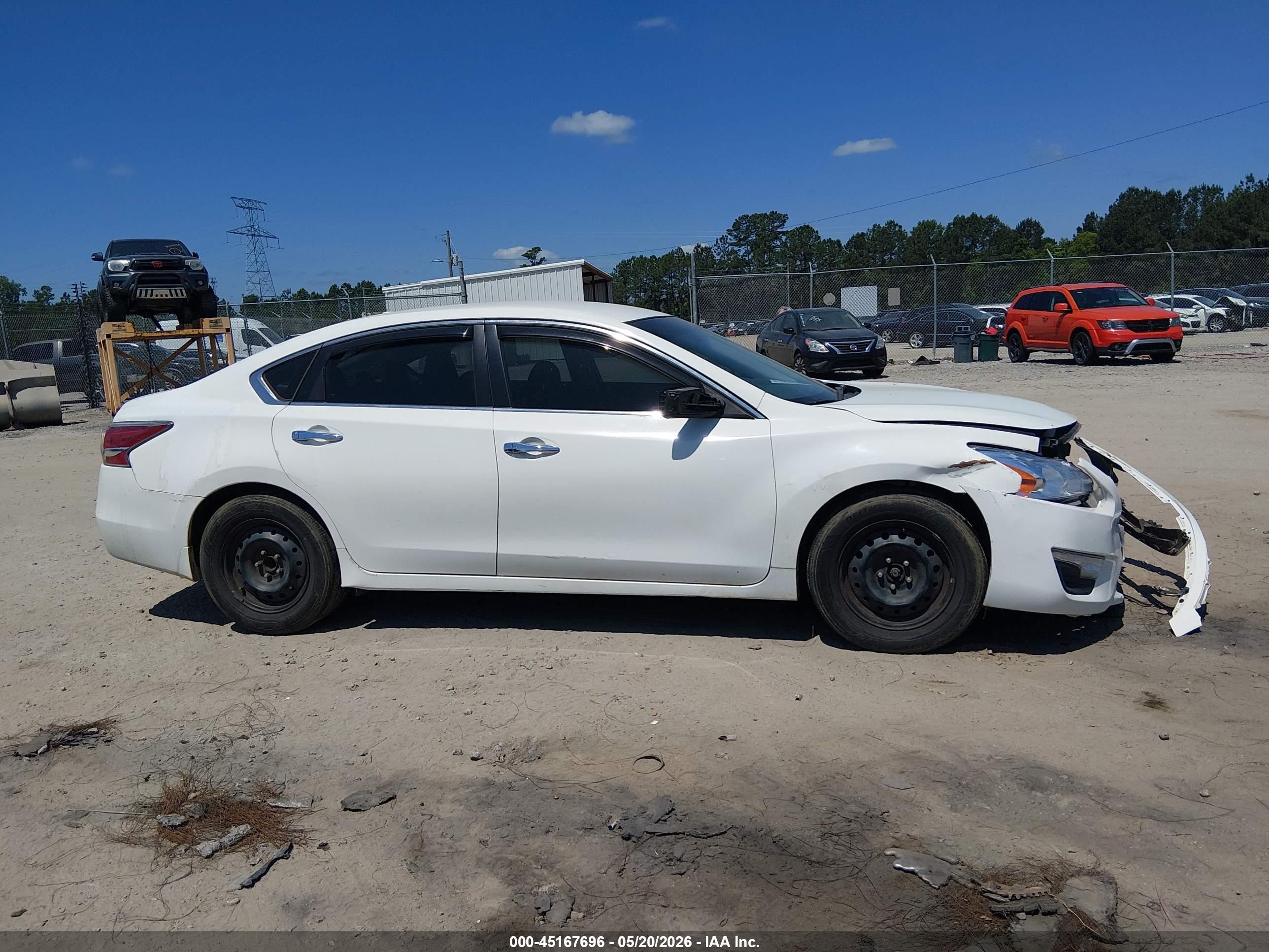 2015 Nissan Altima 2.5/2.5 S/2.5 Sl/2.5 Sv White vin: 1N4AL3AP8FN895425