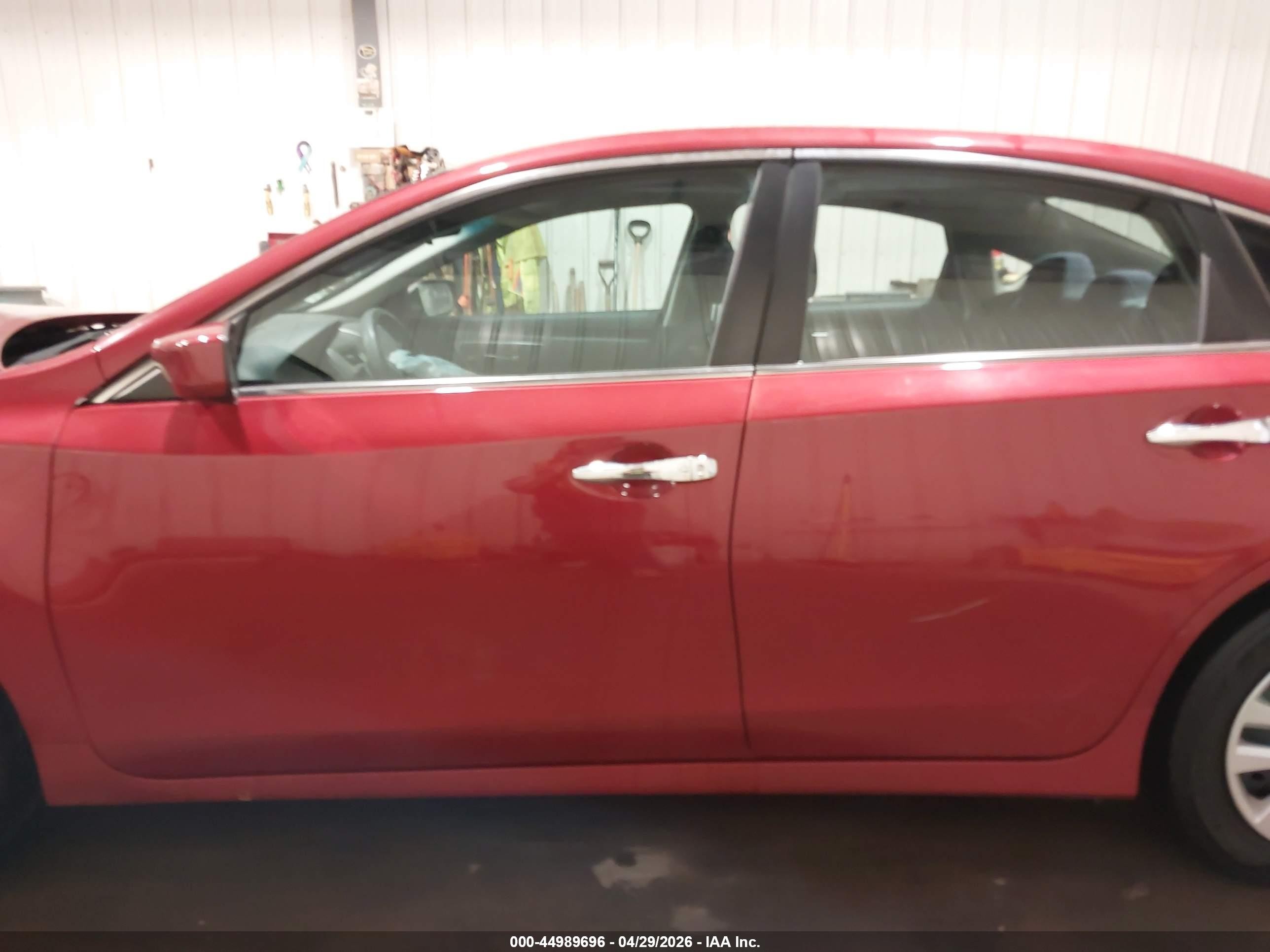 2015 Nissan Altima 2.5/2.5 S/2.5 Sl/2.5 Sv Red vin: 1N4AL3AP8FN903913