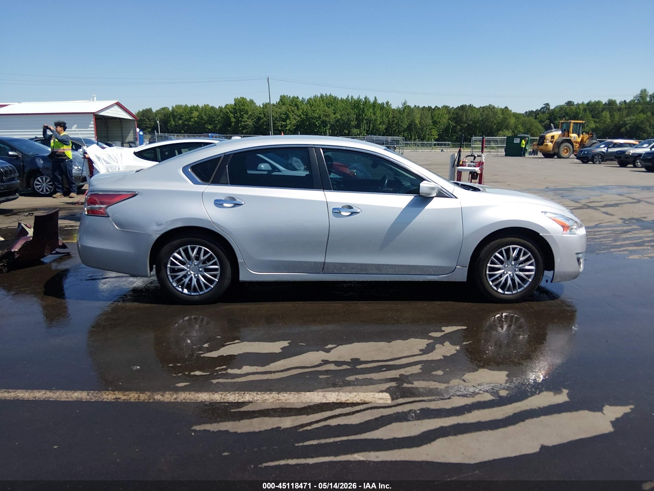 2015 Nissan Altima 2.5 S Silver vin: 1N4AL3AP8FN907329