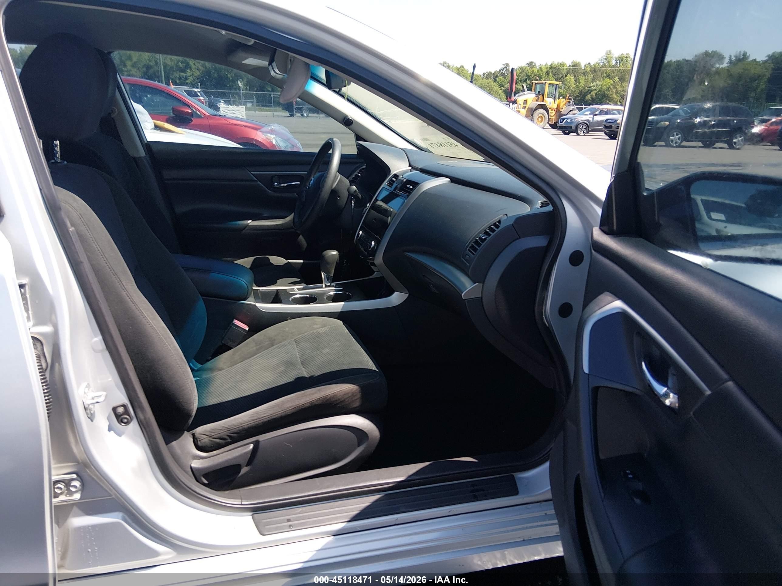 2015 Nissan Altima 2.5 S Silver vin: 1N4AL3AP8FN907329