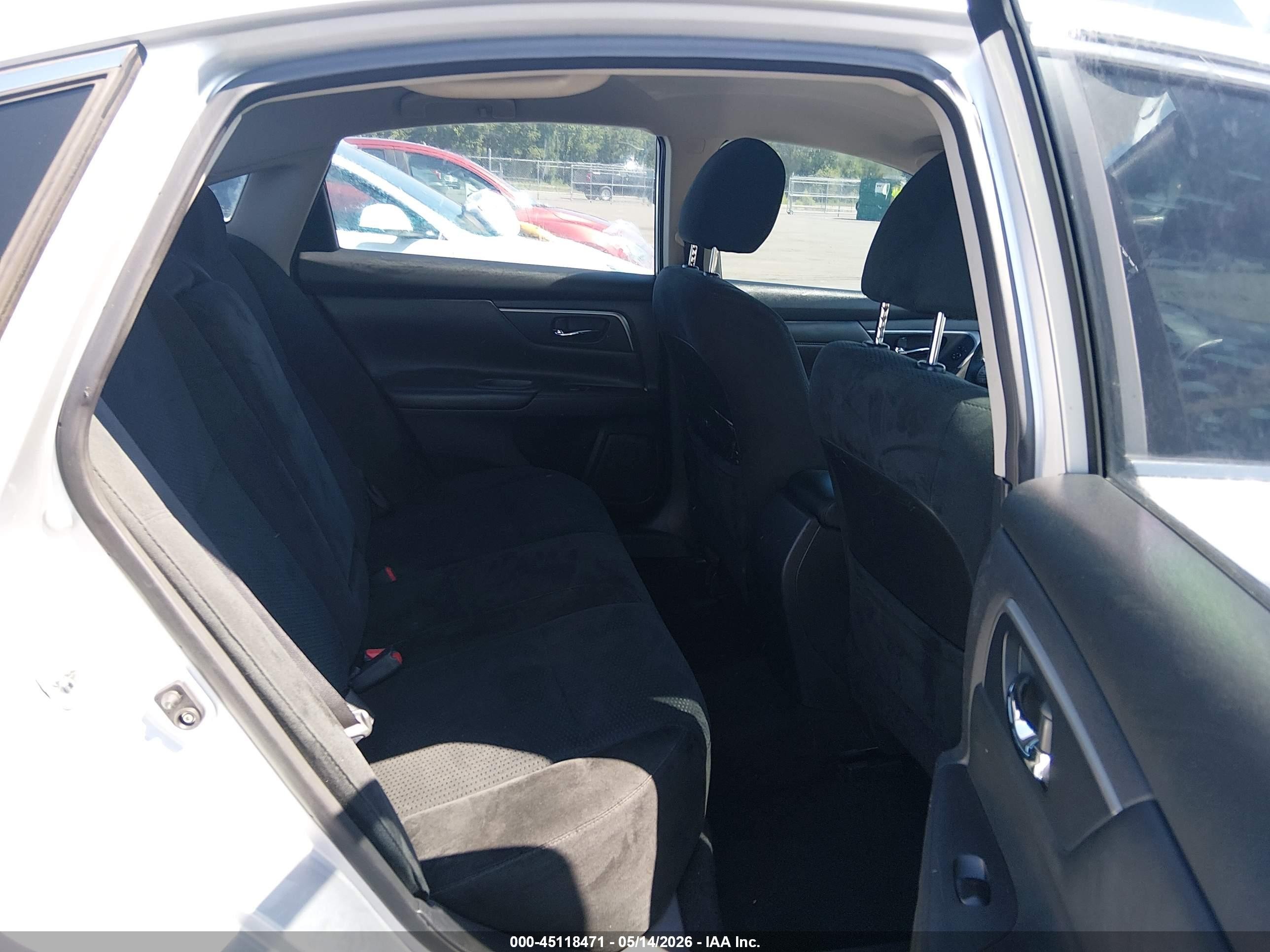 2015 Nissan Altima 2.5 S Silver vin: 1N4AL3AP8FN907329