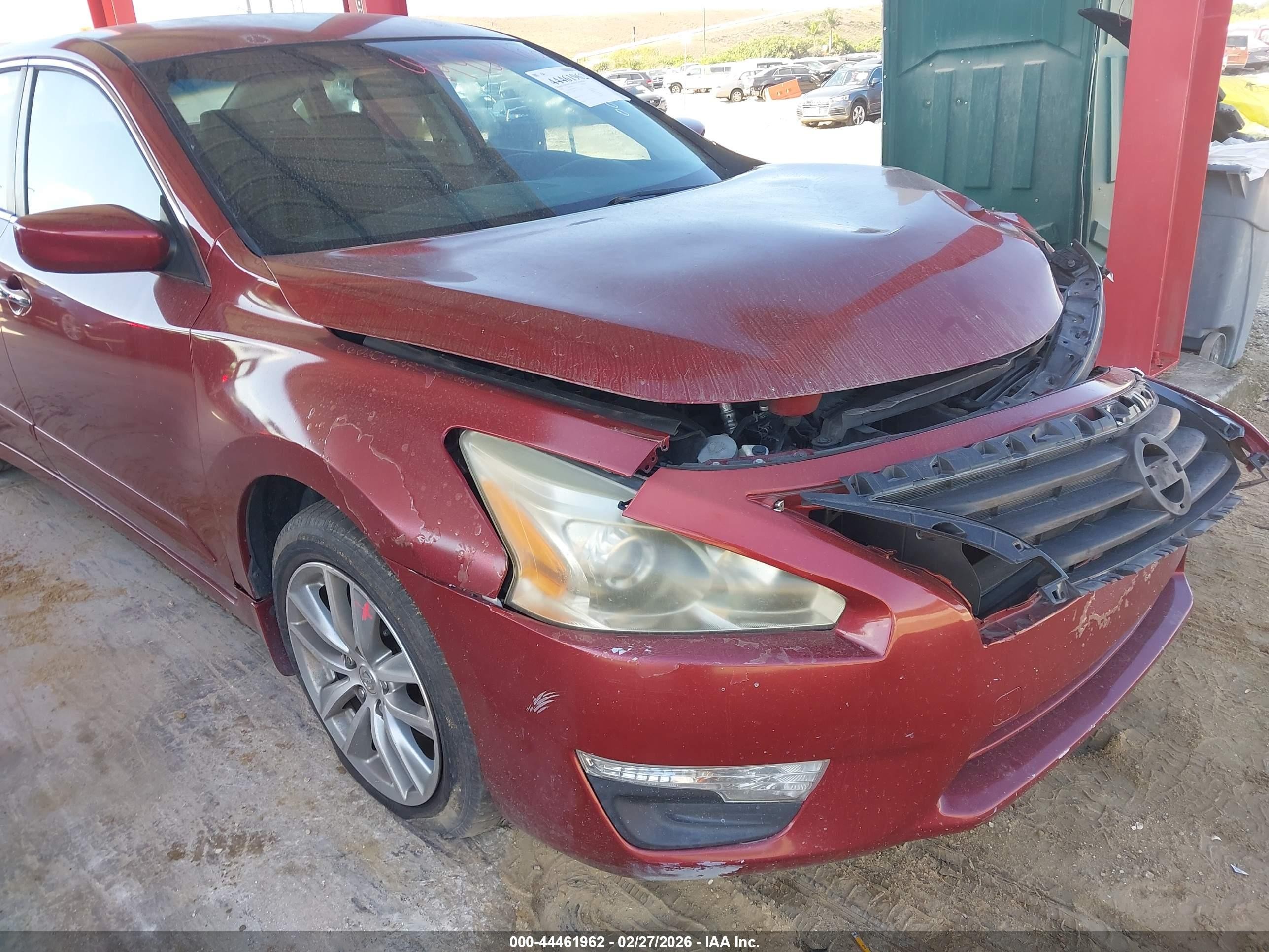 2015 Nissan Altima 2.5 S Red vin: 1N4AL3AP8FN920033