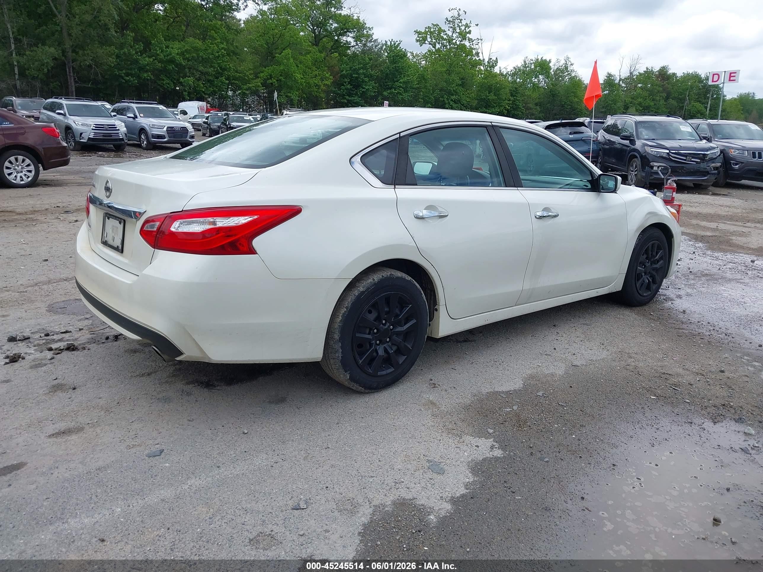 2016 Nissan Altima 2.5 S White vin: 1N4AL3AP8GC257527