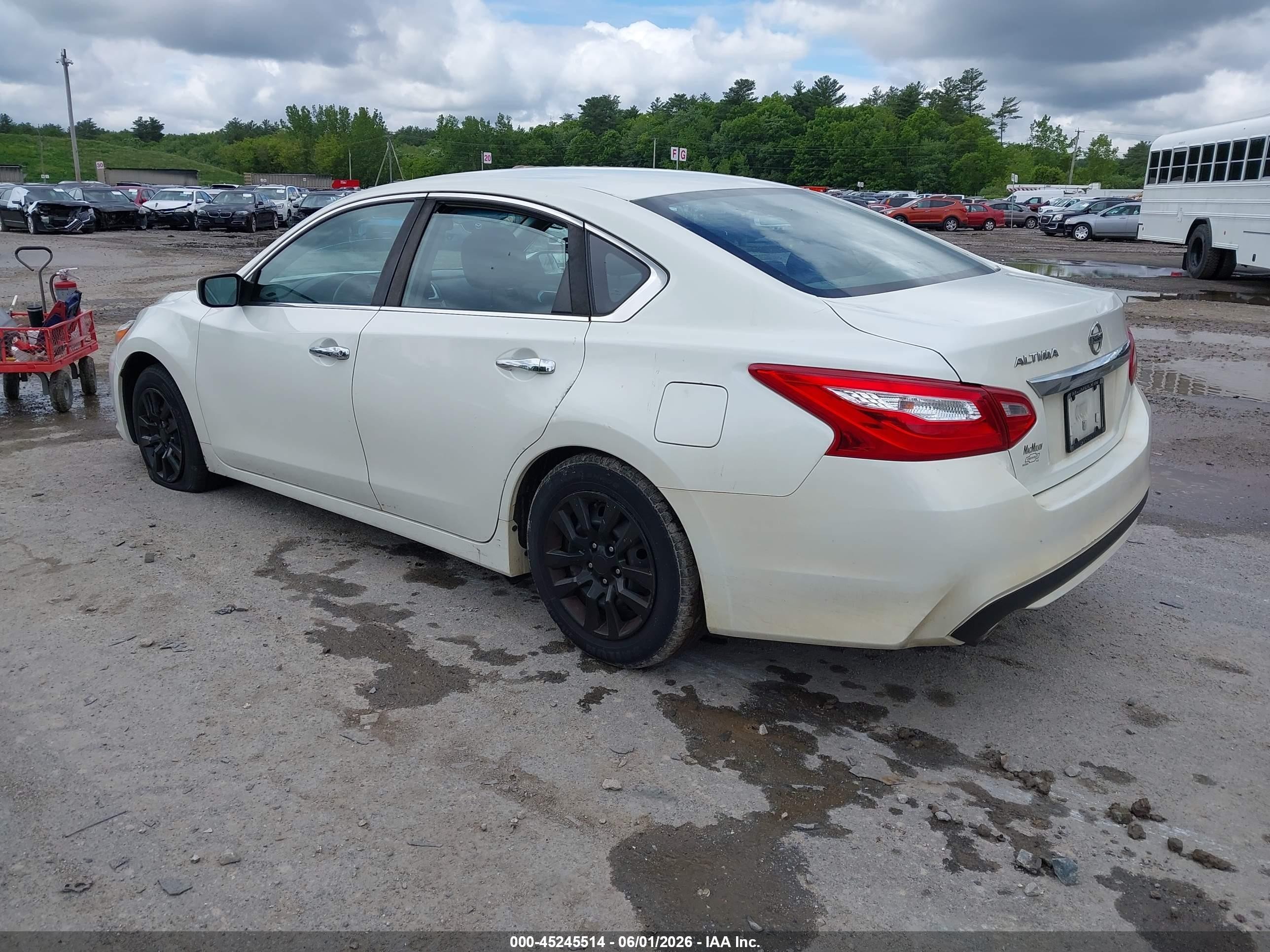 2016 Nissan Altima 2.5 S White vin: 1N4AL3AP8GC257527