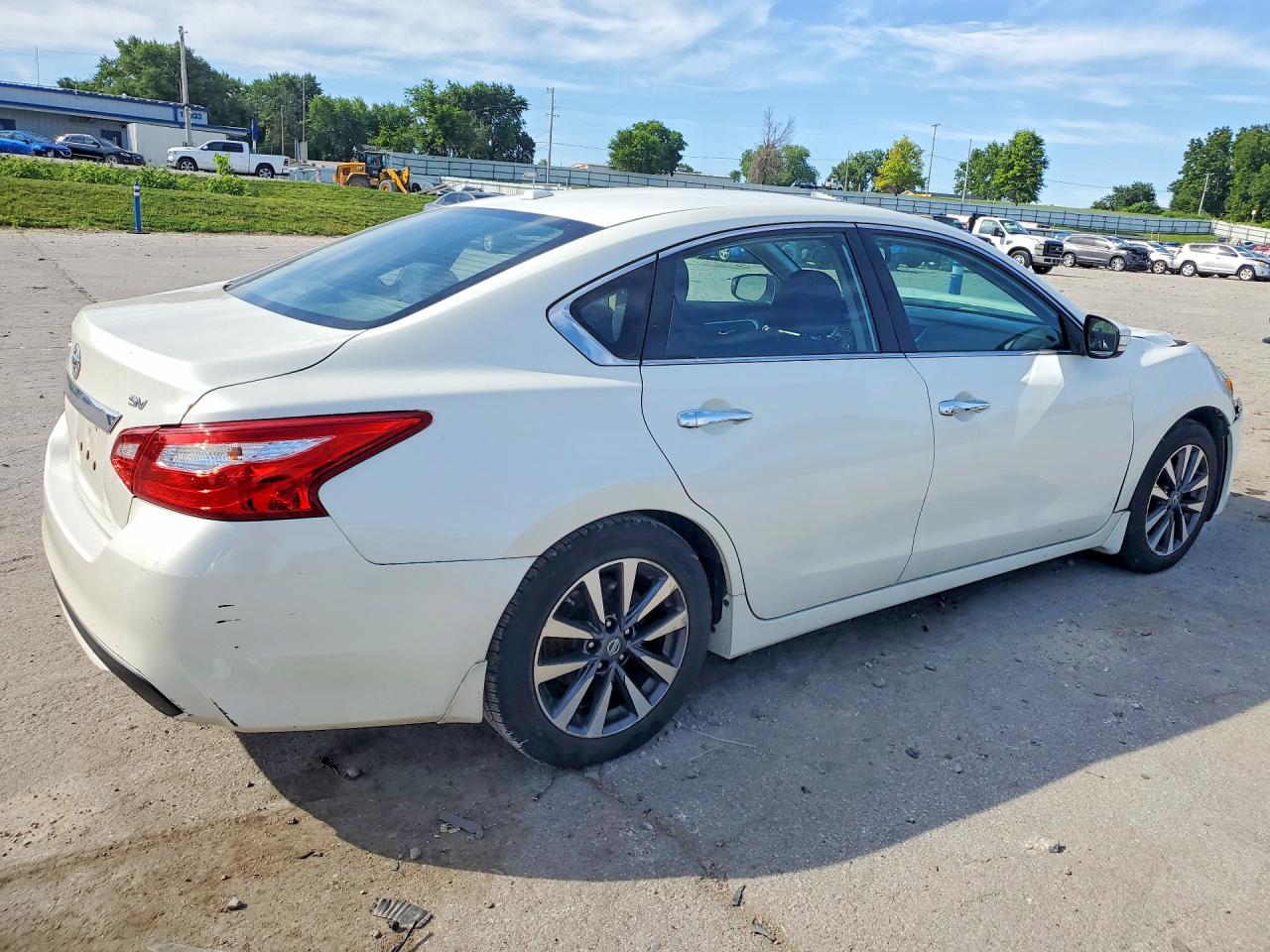 2017 Nissan Altima 2.5 Sv White vin: 1N4AL3AP8HC216574