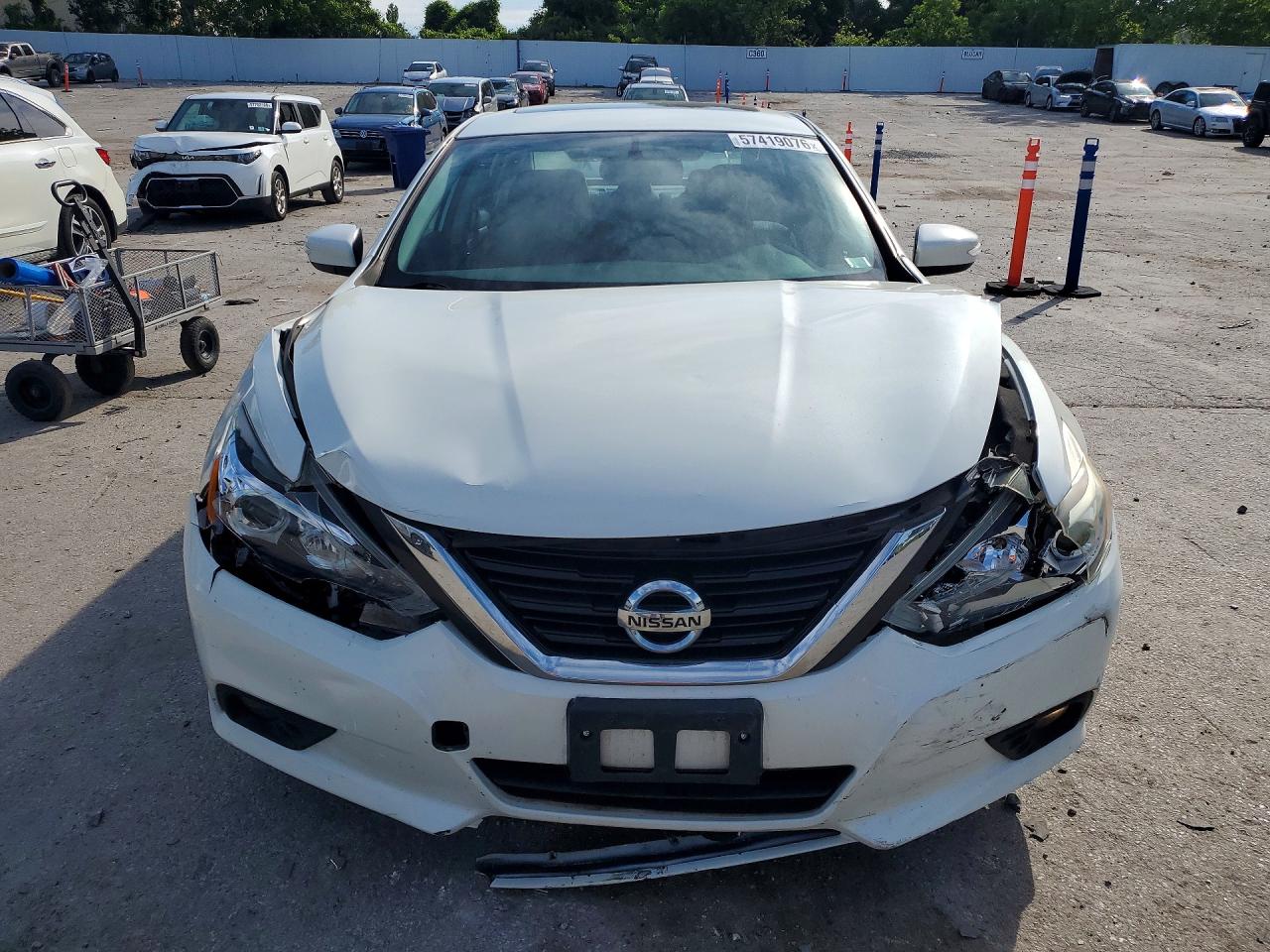 2017 Nissan Altima 2.5 Sv White vin: 1N4AL3AP8HC216574