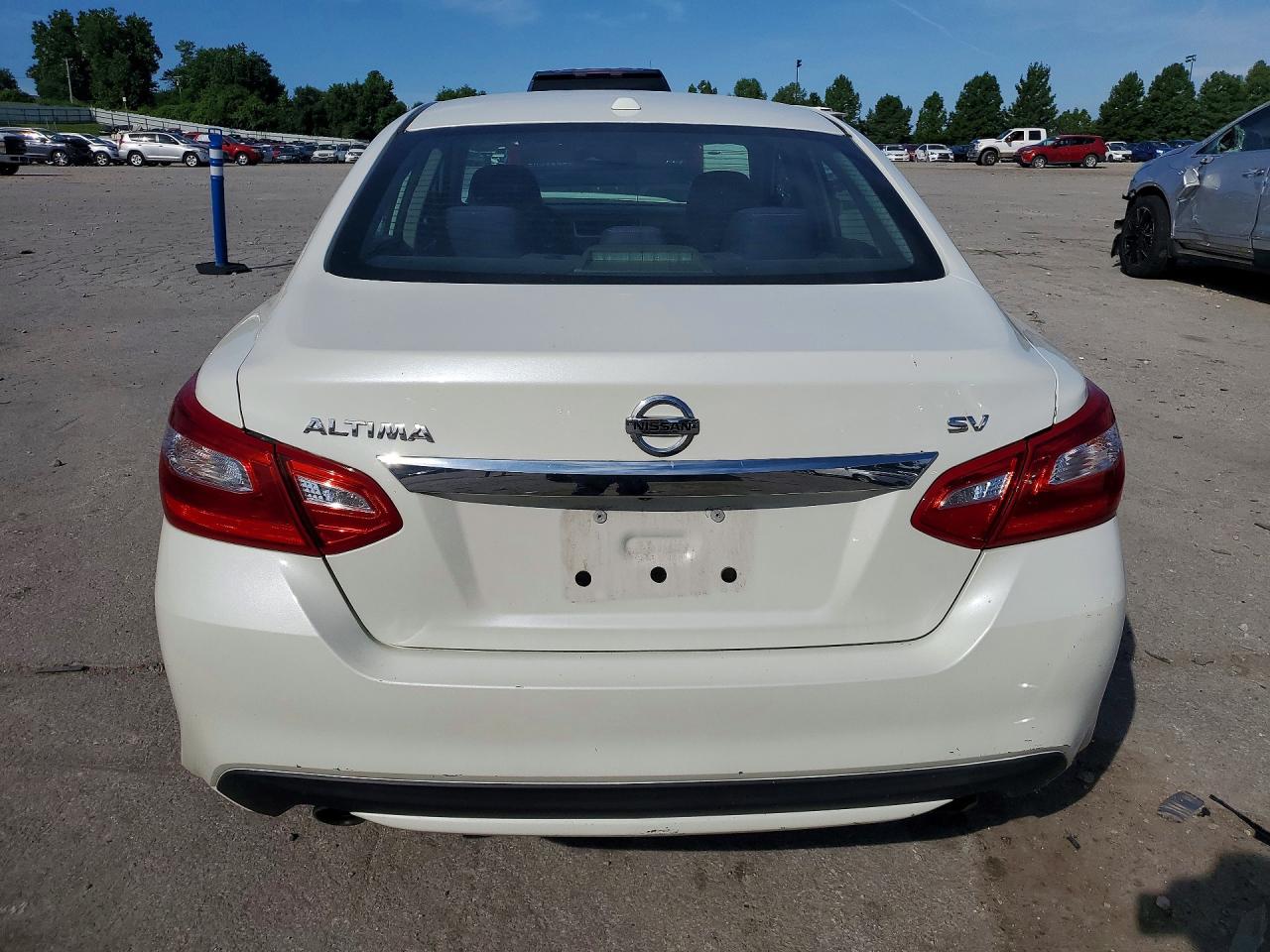 2017 Nissan Altima 2.5 Sv White vin: 1N4AL3AP8HC216574