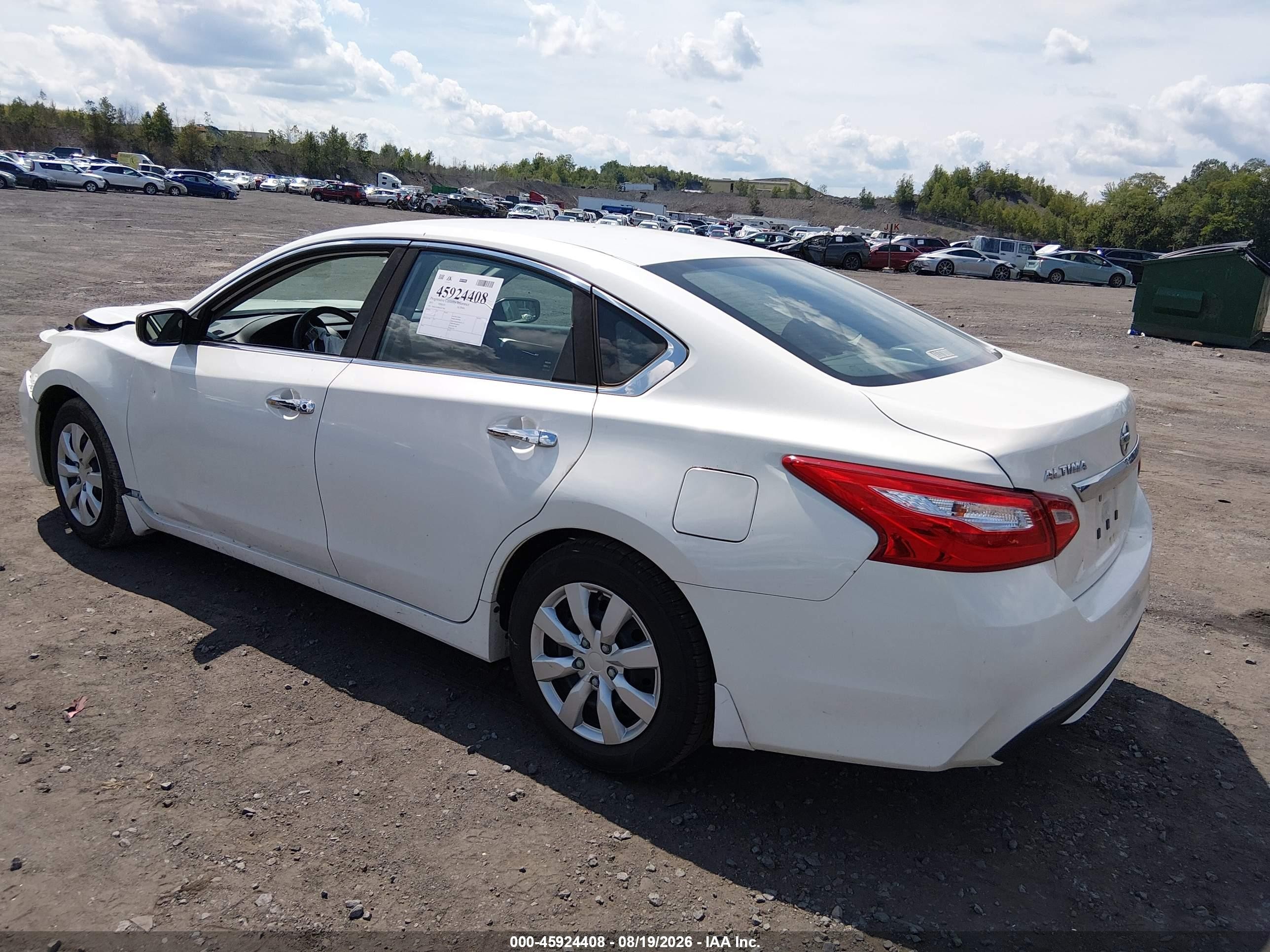 2017 Nissan Altima 2.5 S White vin: 1N4AL3AP8HN327582