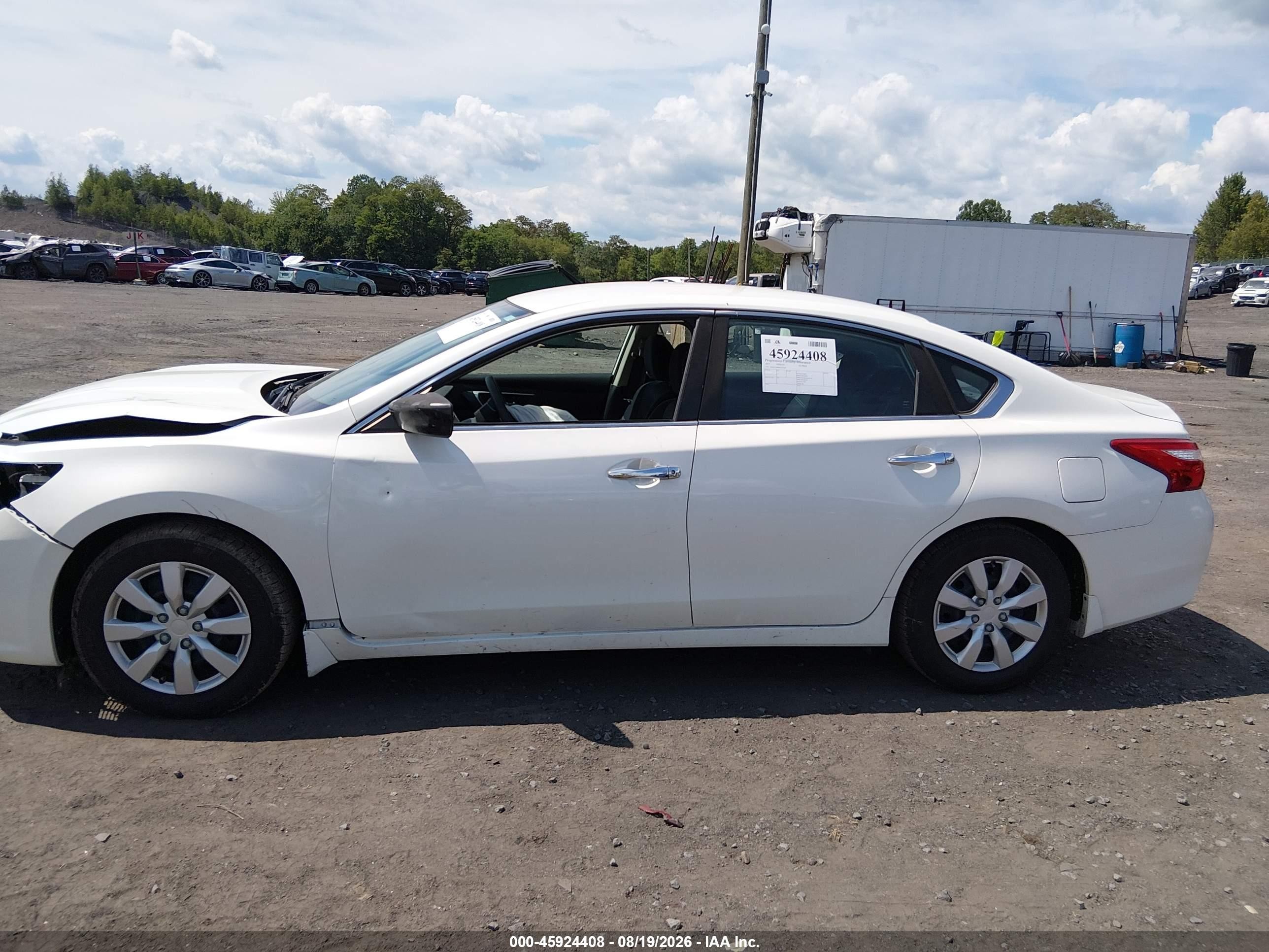 2017 Nissan Altima 2.5 S White vin: 1N4AL3AP8HN327582