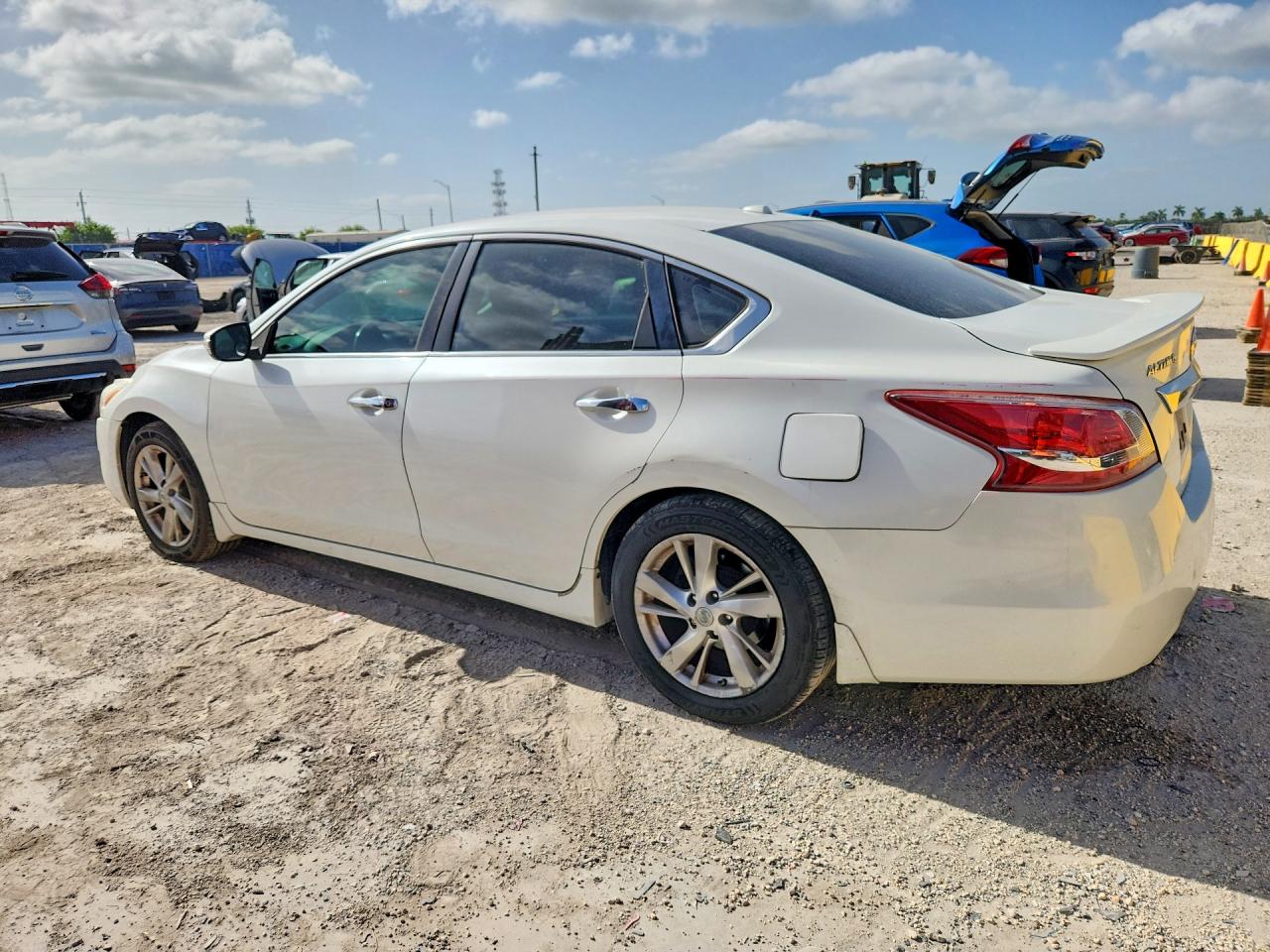 2013 Nissan Altima 2.5 White vin: 1N4AL3AP9DC142561