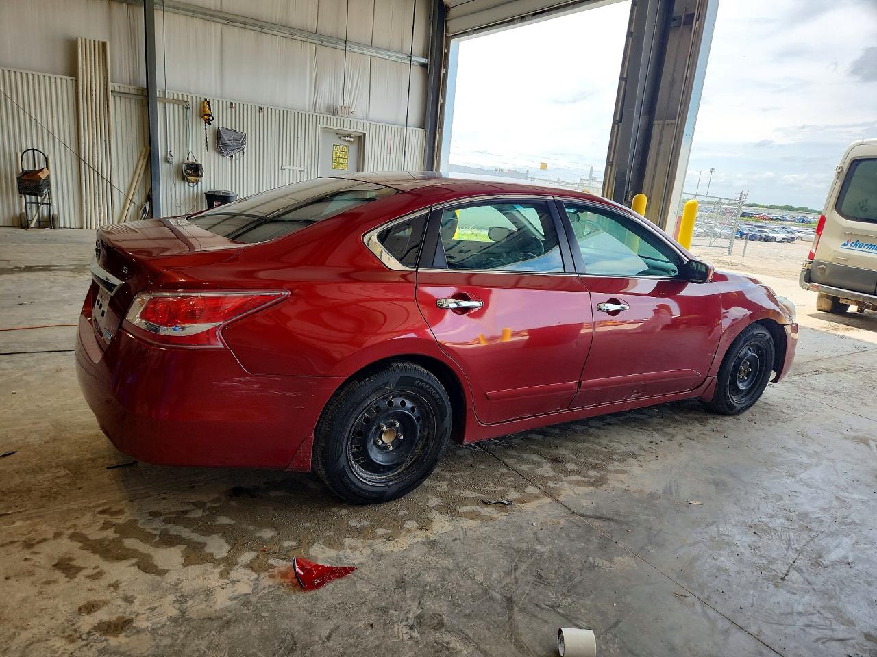 2013 Nissan Altima 2.5 Red vin: 1N4AL3AP9DC245690
