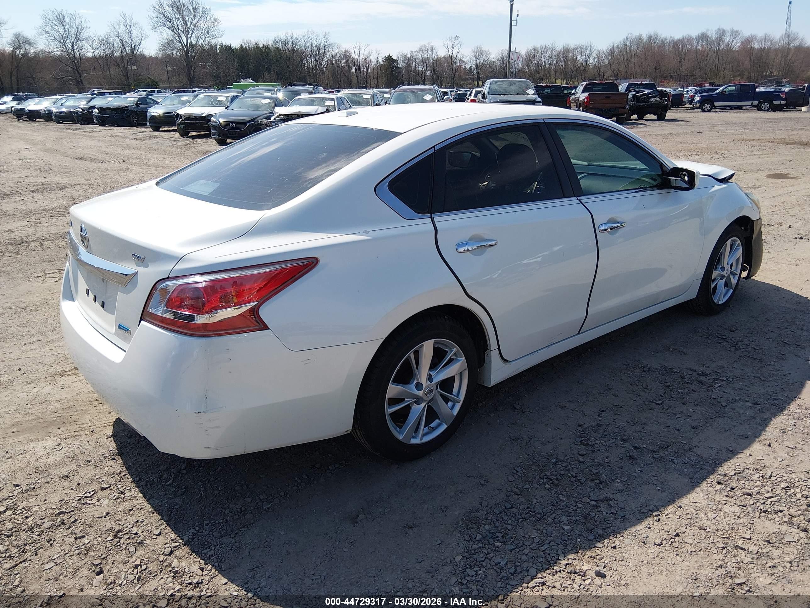 2013 Nissan Altima 2.5 Sv White vin: 1N4AL3AP9DC261338