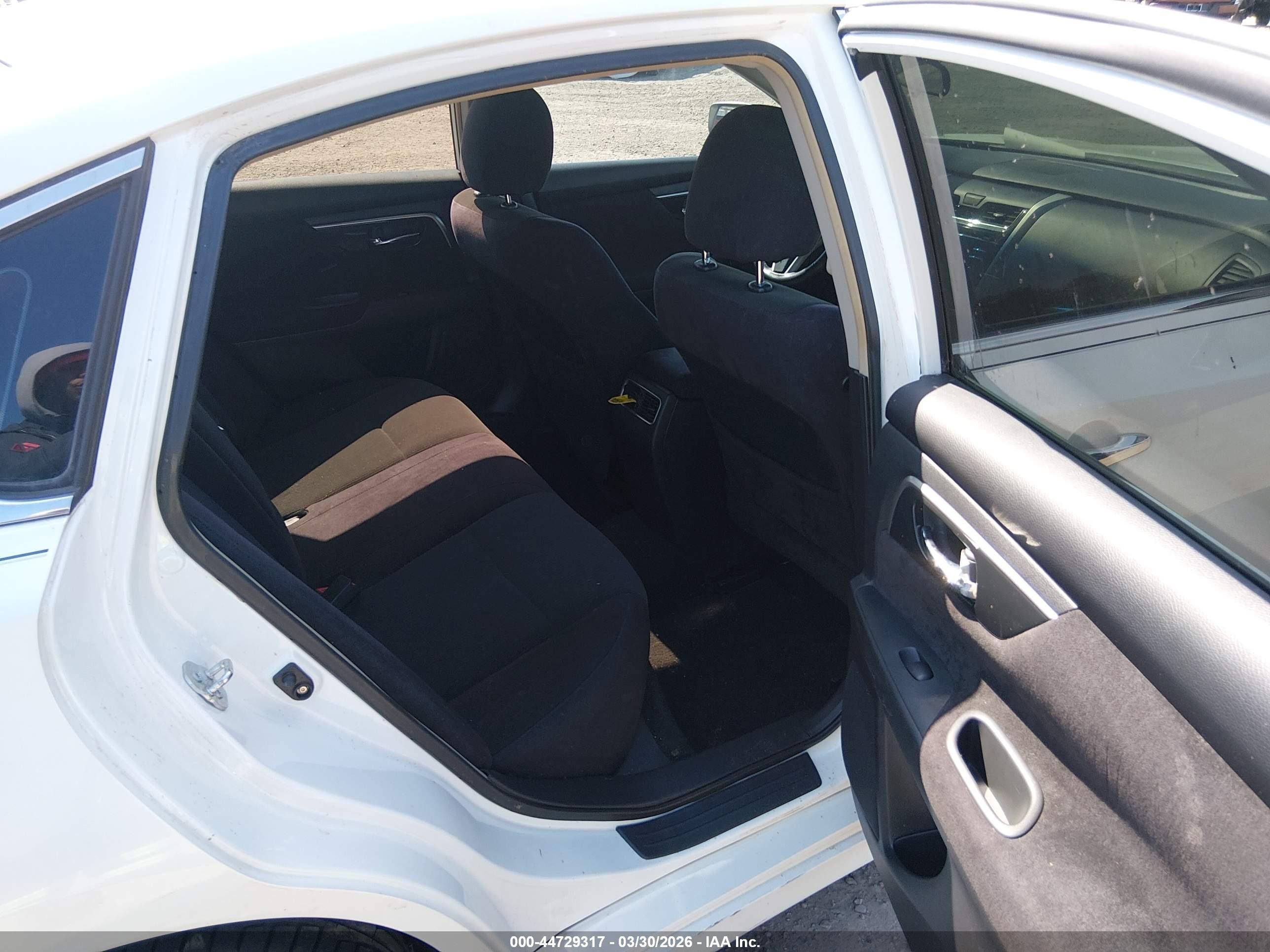 2013 Nissan Altima 2.5 Sv White vin: 1N4AL3AP9DC261338