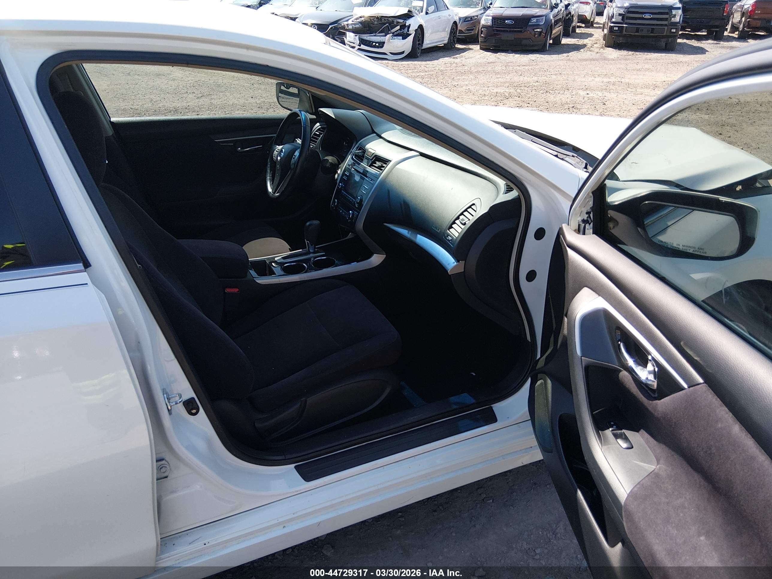 2013 Nissan Altima 2.5 Sv White vin: 1N4AL3AP9DC261338