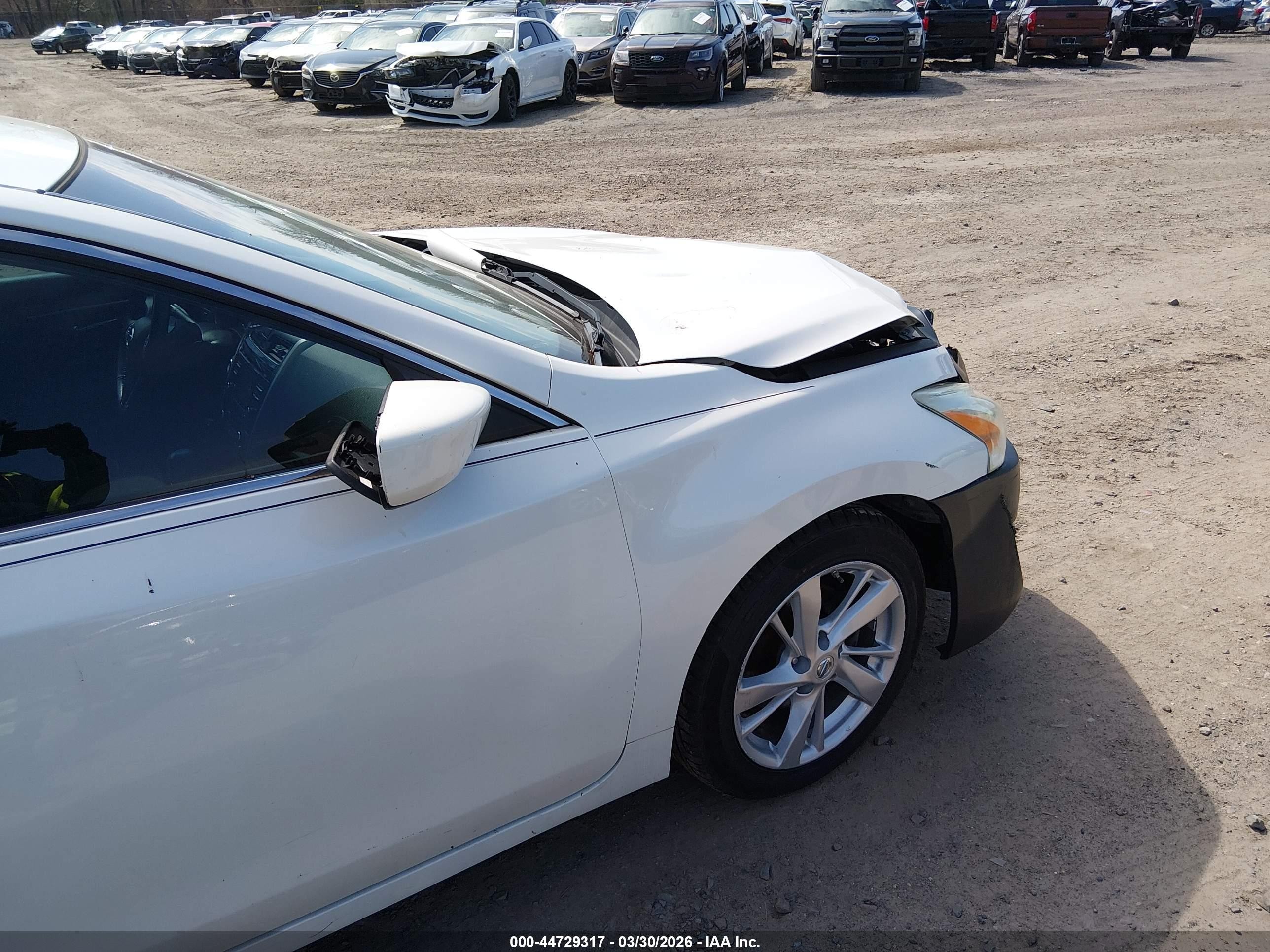2013 Nissan Altima 2.5 Sv White vin: 1N4AL3AP9DC261338