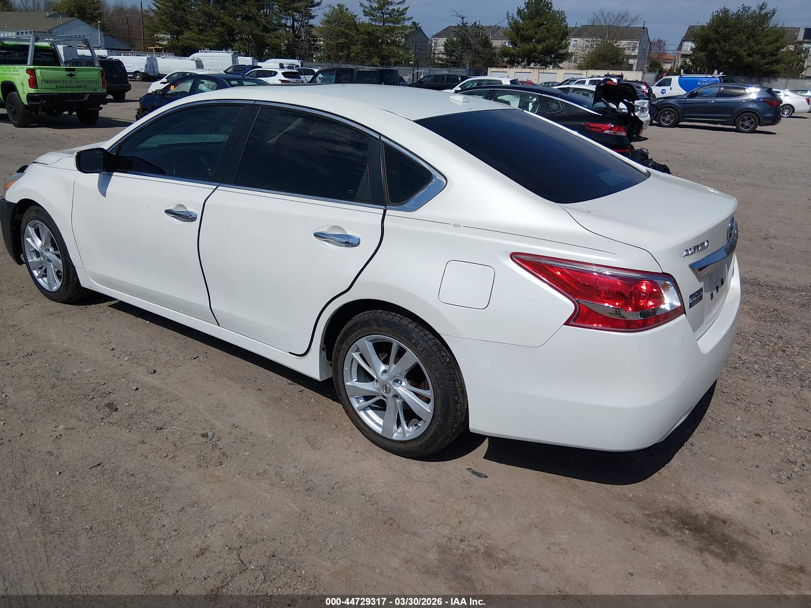 2013 Nissan Altima 2.5 Sv White vin: 1N4AL3AP9DC261338