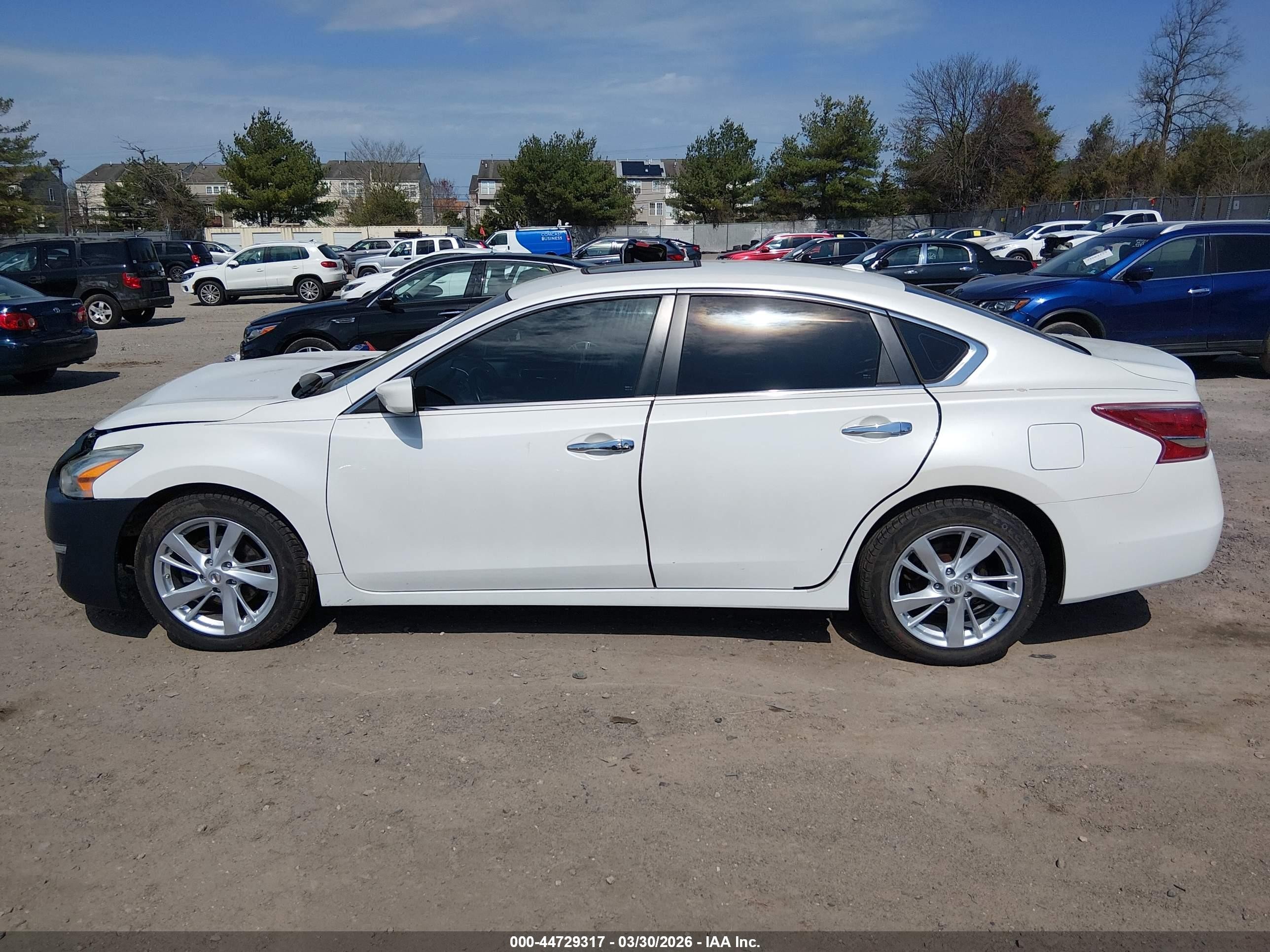 2013 Nissan Altima 2.5 Sv White vin: 1N4AL3AP9DC261338