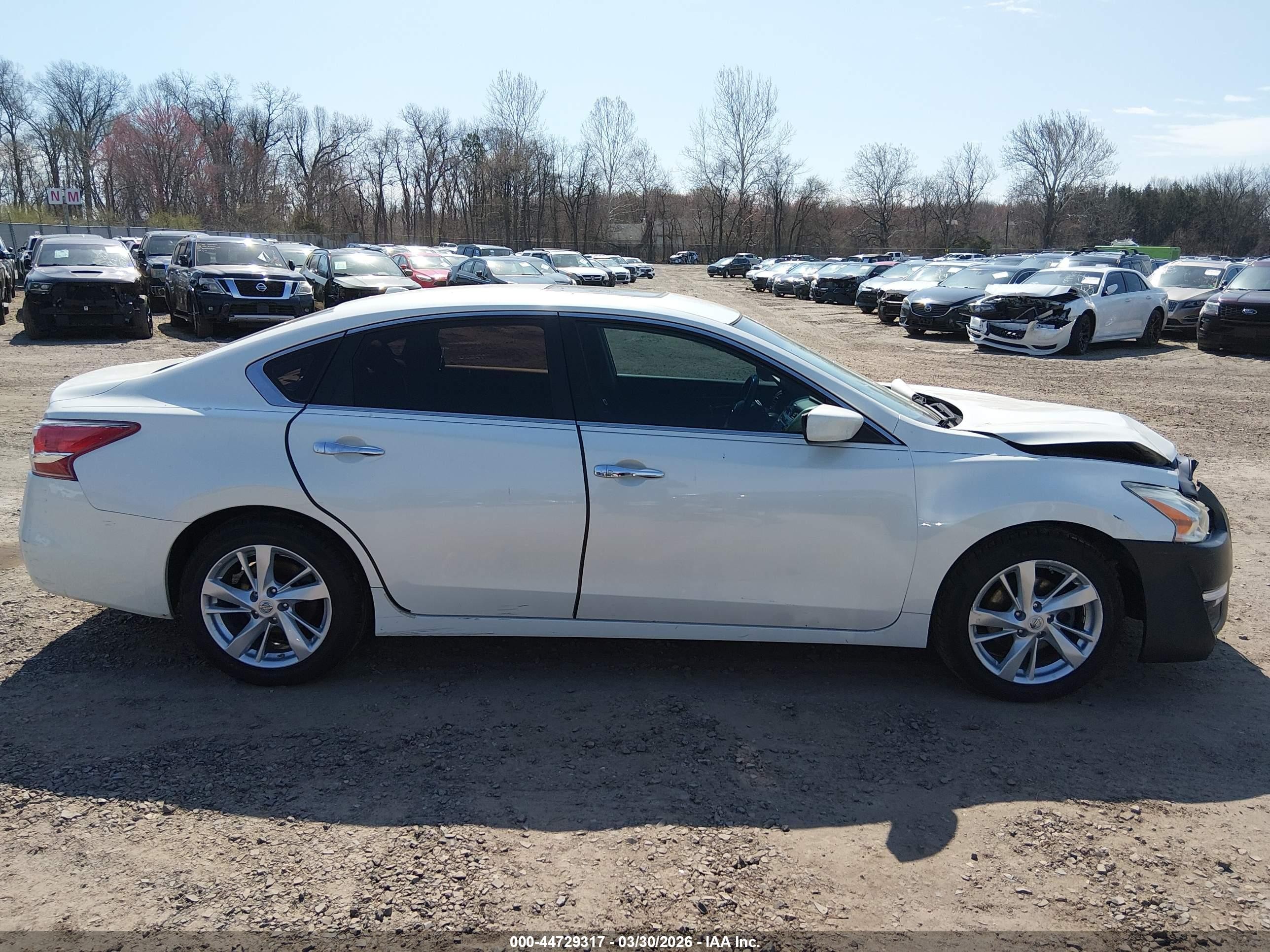 2013 Nissan Altima 2.5 Sv White vin: 1N4AL3AP9DC261338