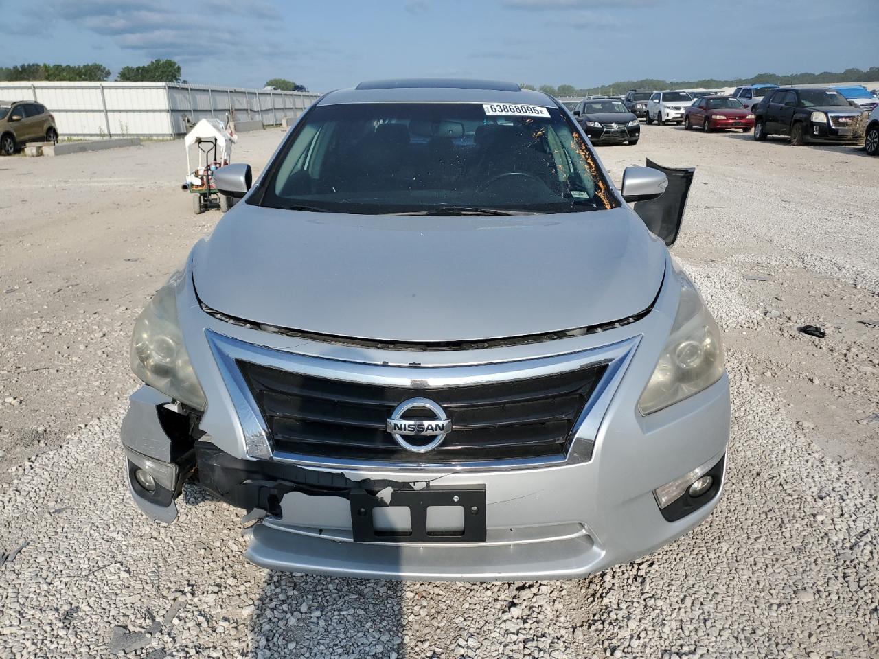 2013 Niss Altima White vin: 1N4AL3AP9DC280374