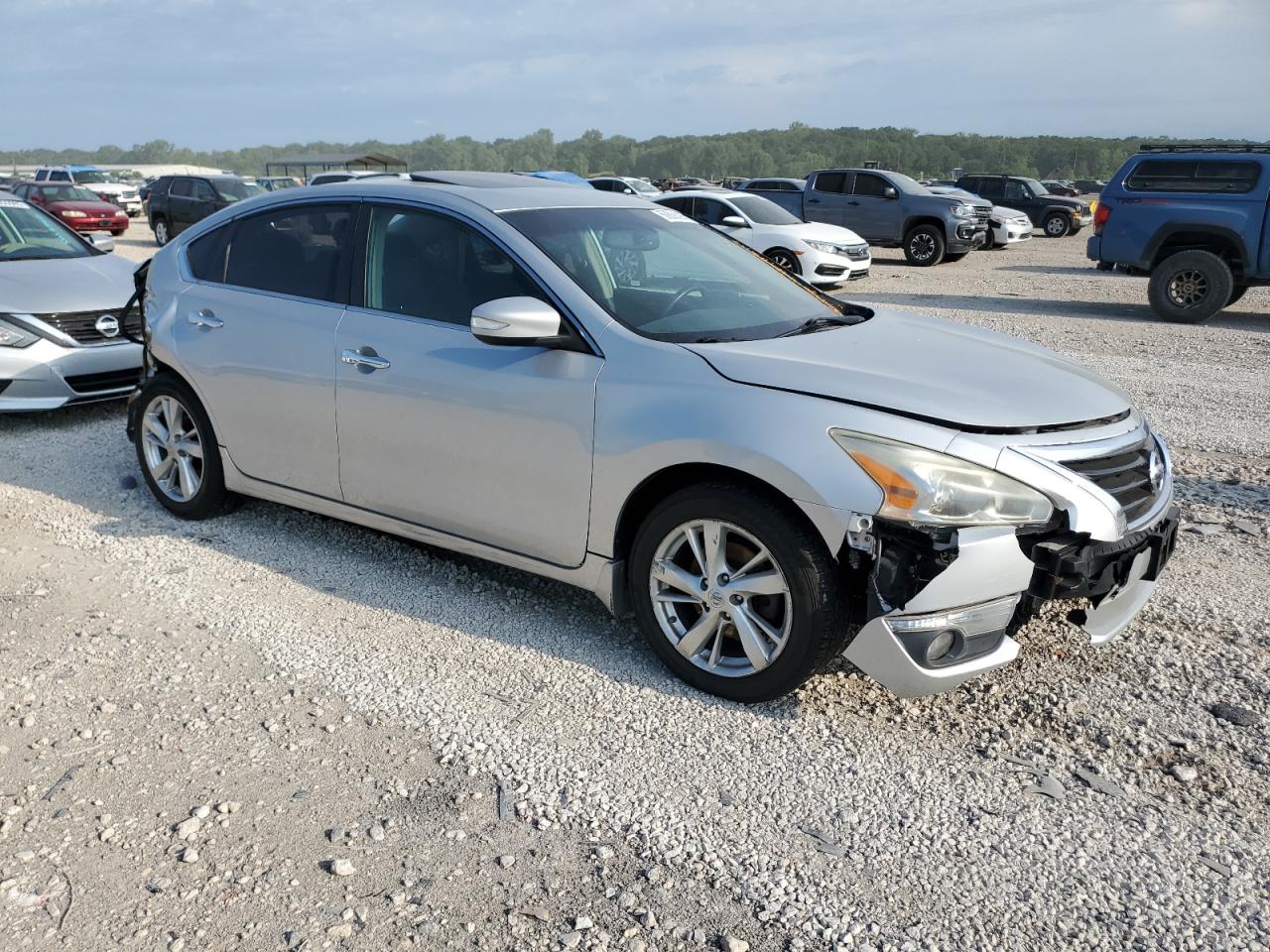 2013 Niss Altima White vin: 1N4AL3AP9DC280374
